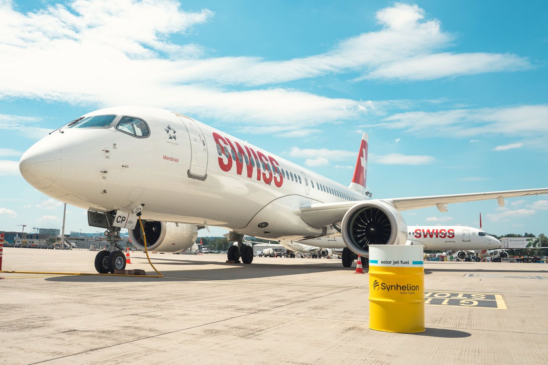 Pionieri del volo solare: l’impianto DAWN in Germania produce carburante avio 100 per cento solare grazie a una tecnologia termochimica innovativa, offrendo una soluzione concreta per decarbonizzare il settore aeronautico e ridurre la dipendenza da fonti fossili
