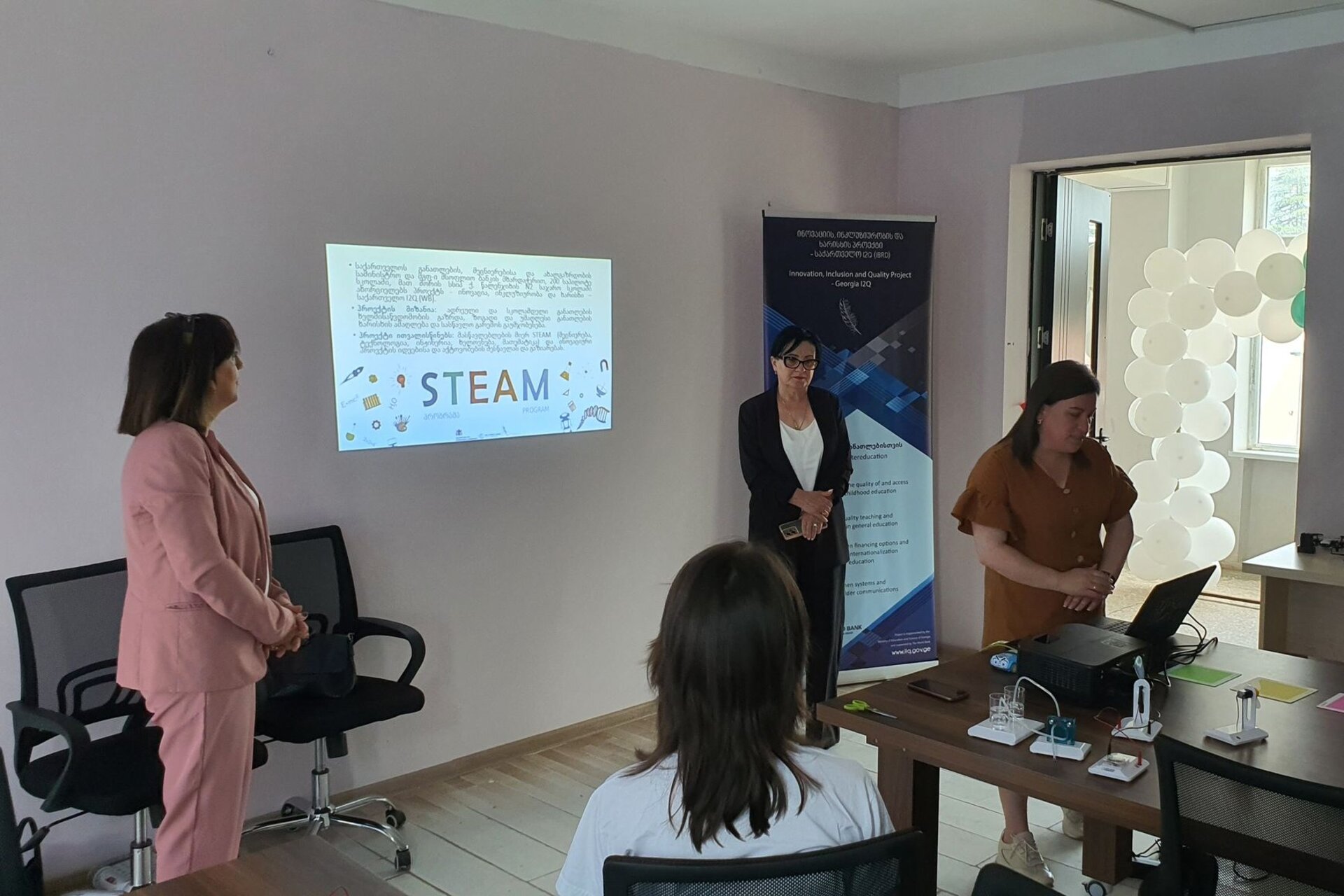 STEAM in Abcasia: l’integrazione tra tecnologia, arte e matematica ridefinisce l’istruzione nelle regioni contese del Caucaso, favorendo competenze digitali e partecipazione attiva nei contesti scolastici e sociali locali