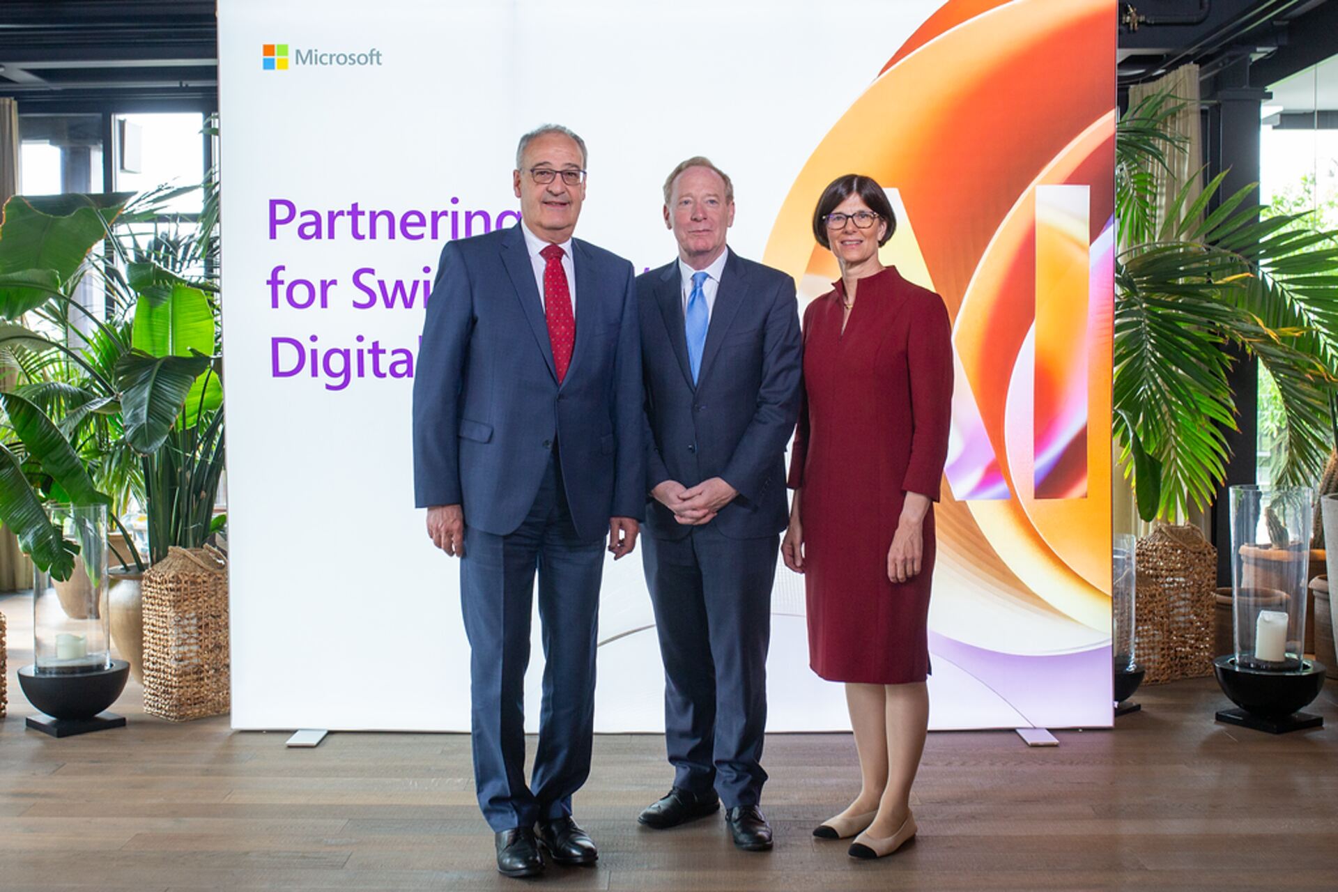 Microsoft in Svizzera: un nuovo piano da 400 milioni di dollari rafforza infrastrutture AI, cloud e competenze, integrando ricerca accademica, innovazione pubblica e iniziative private in un modello tecnologico sostenibile e replicabile