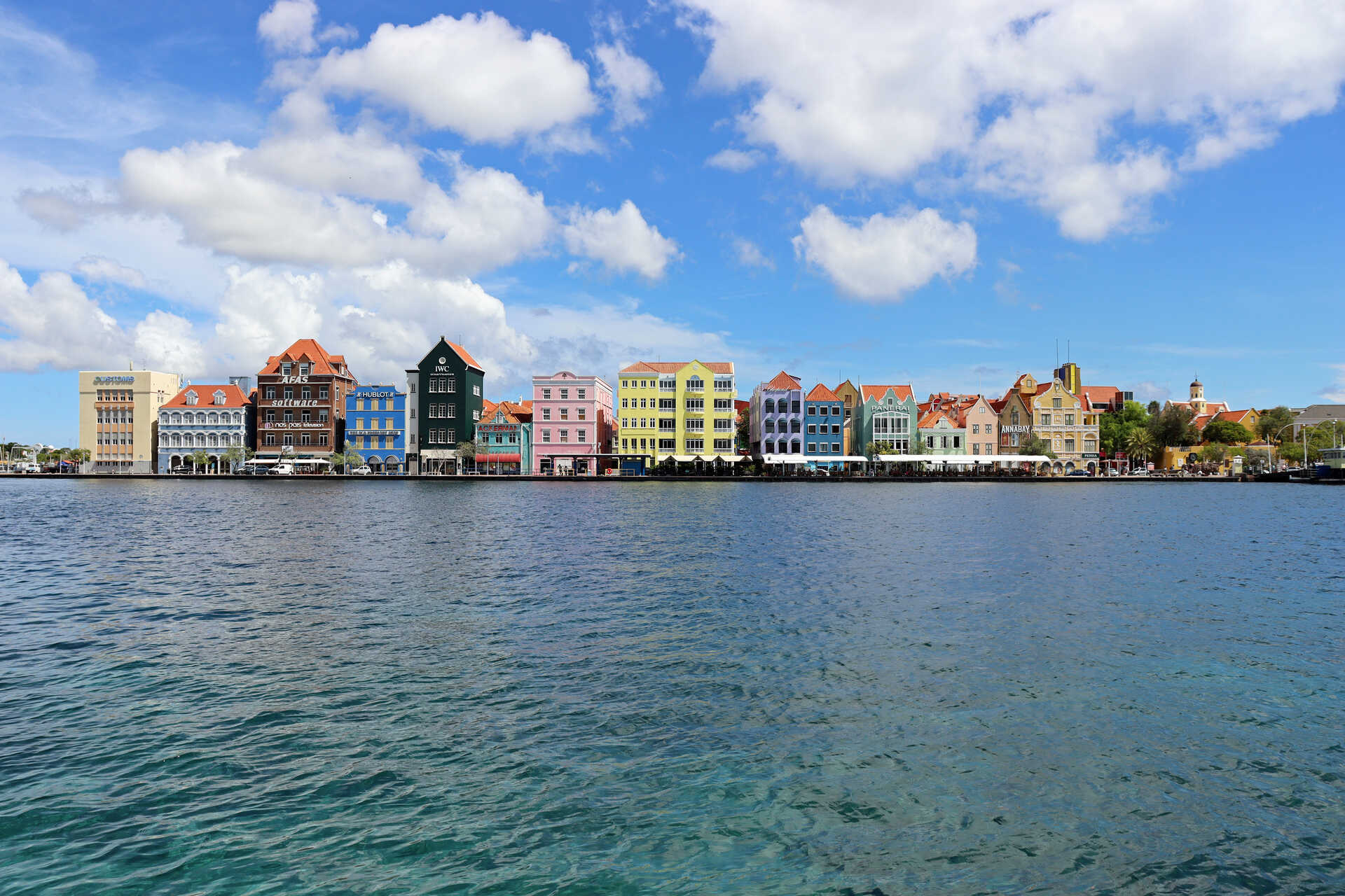 Curaçao: modello di sviluppo integrato fondato su infrastrutture smart, imprenditorialità digitale, alfabetizzazione tecnologica e cooperazione internazionale, che rende l’isola protagonista della transizione digitale caraibica