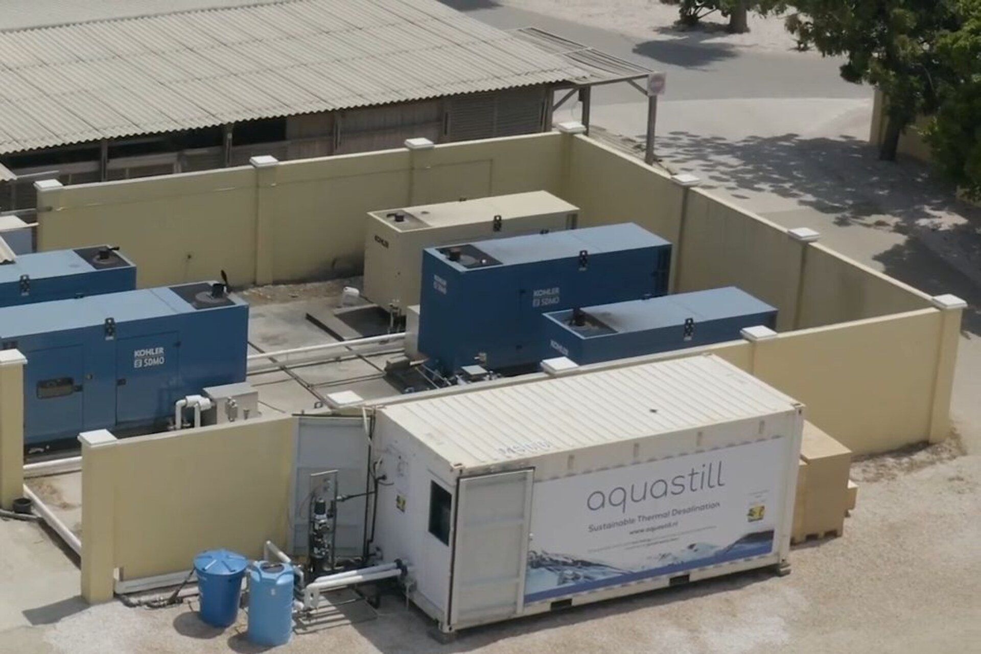 Distillazione a membrana: al Buddy Dive Resort di Bonaire l’impianto Aquastill produce fino a 15.000 litri al giorno di acqua potabile, integrando turismo e innovazione in un modello di sostenibilità ambientale per le piccole isole caraibiche