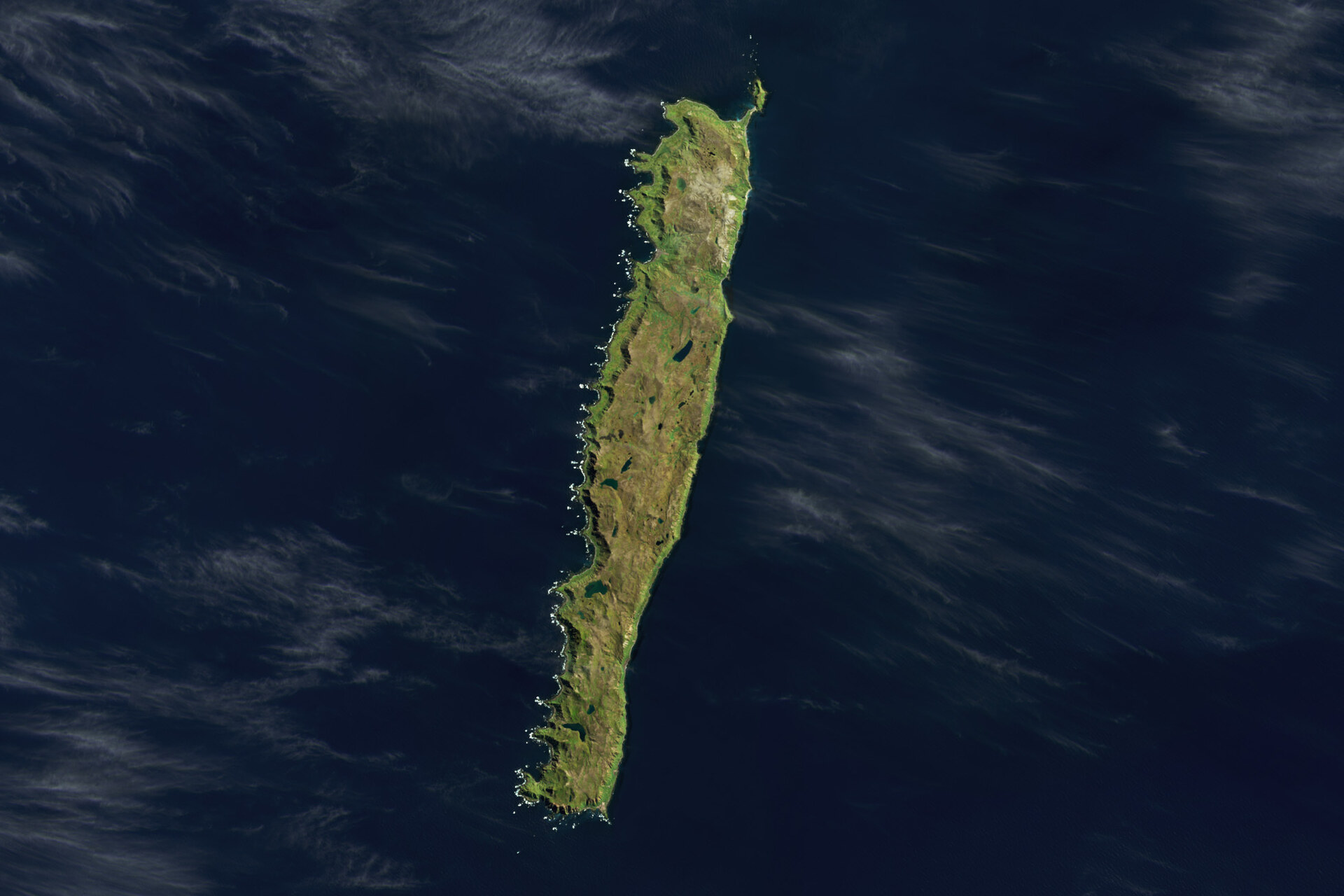 Macquarie Island: laboratorio naturale patrimonio UNESCO, situato tra Australia e Antartide, dove si monitorano radiazioni, meteo e biodiversità con la collaborazione di enti come AAD, ARPANSA e Bureau of Meteorology in un contesto ecologico unico