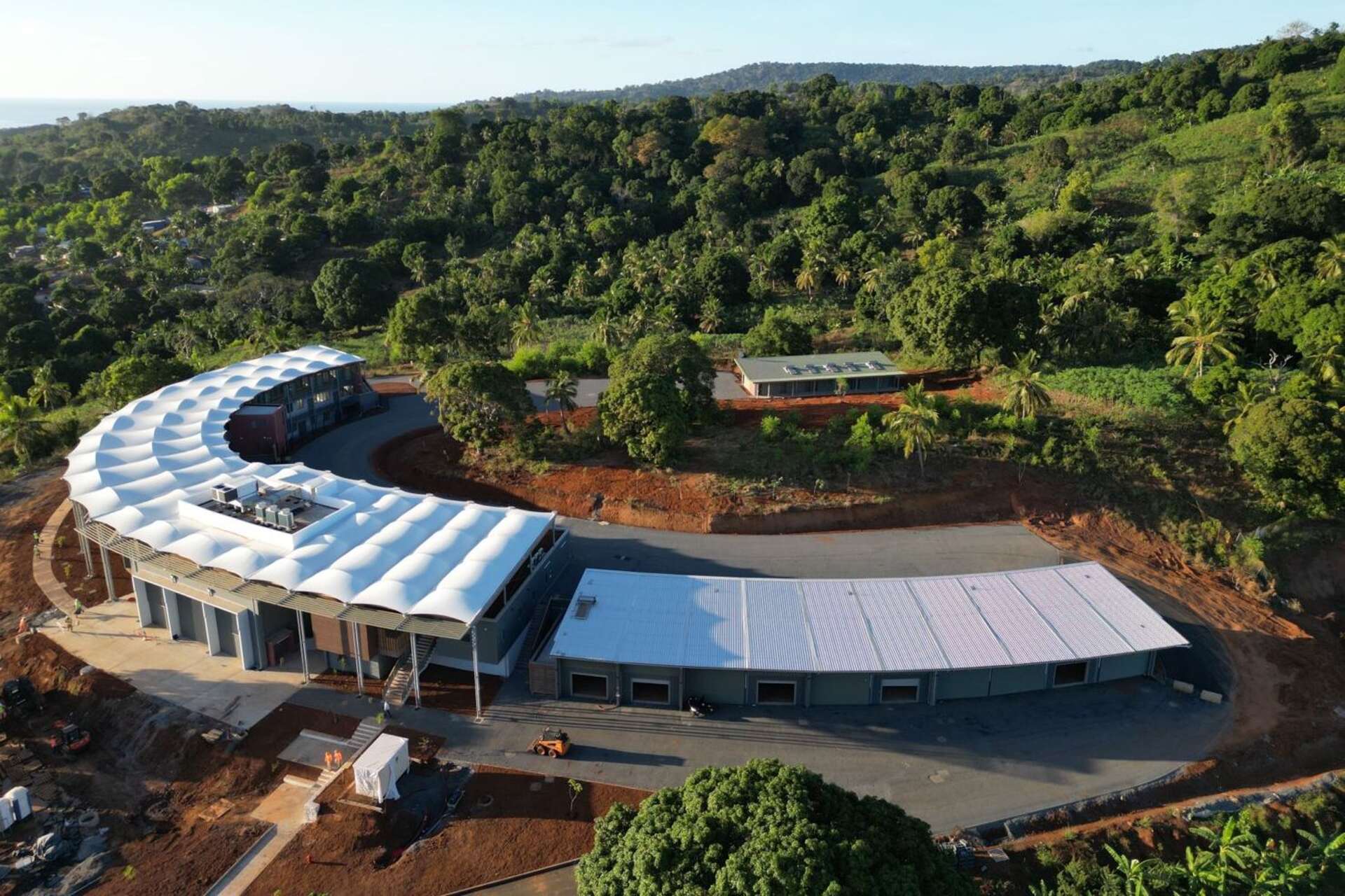 Mayotte: un territorio strategico per l’integrazione economica regionale, dove il Technopole di Dembéni funge da catalizzatore per la cooperazione tra isole, l’educazione tecnica, la transizione energetica e lo sviluppo imprenditoriale sostenibile