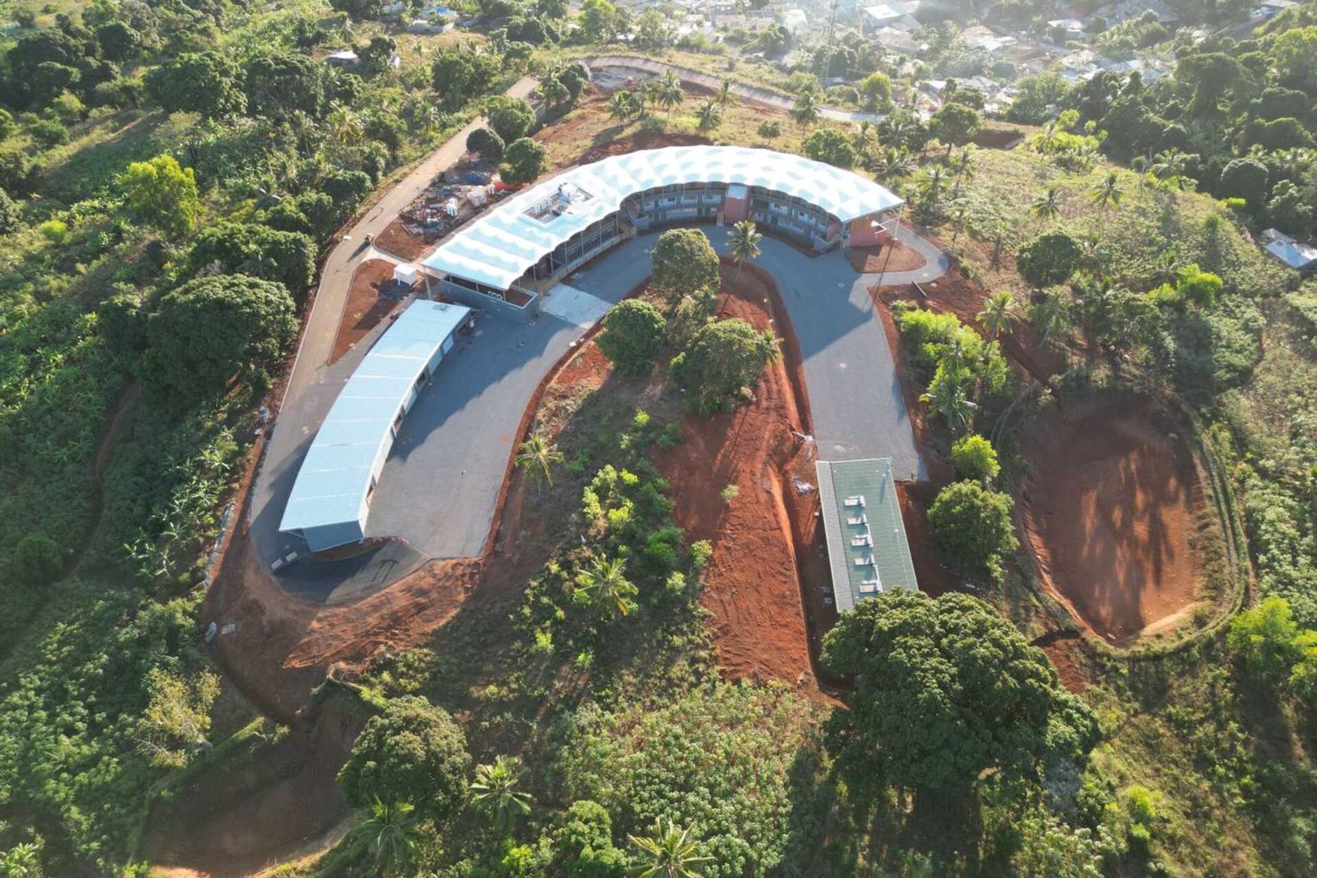 Mayotte: un territorio strategico per l’integrazione economica regionale, dove il Technopole di Dembéni funge da catalizzatore per la cooperazione tra isole, l’educazione tecnica, la transizione energetica e lo sviluppo imprenditoriale sostenibile