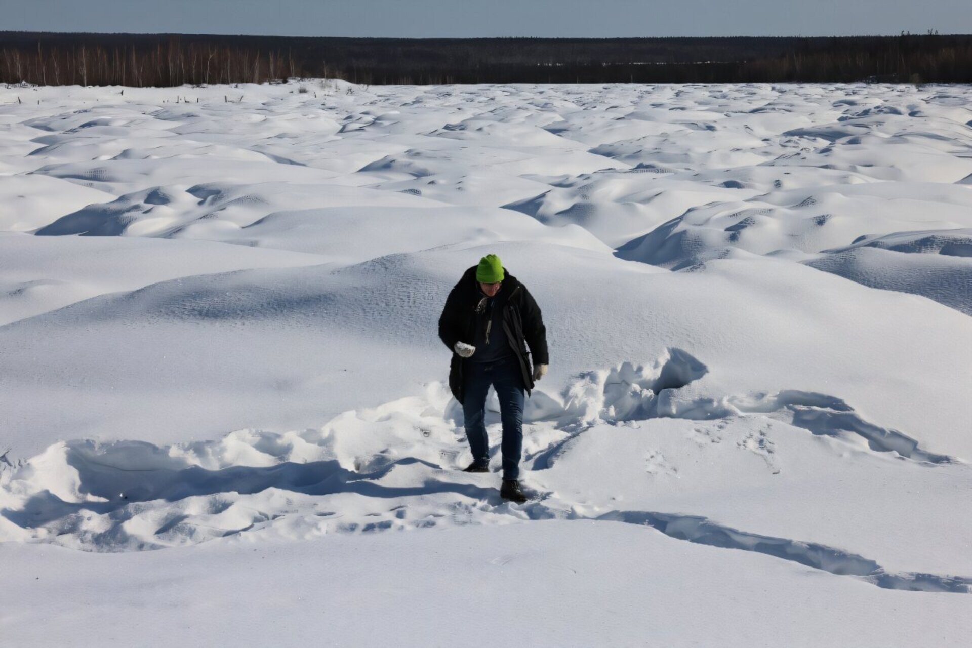 Il cambiamento climatico trasforma i paesaggi artici e minaccia comunità, infrastrutture ed ecosistemi, aprendo al contempo nuove sfide per la ricerca scientifica e per le tecnologie che cercano di contenere gli effetti del disgelo