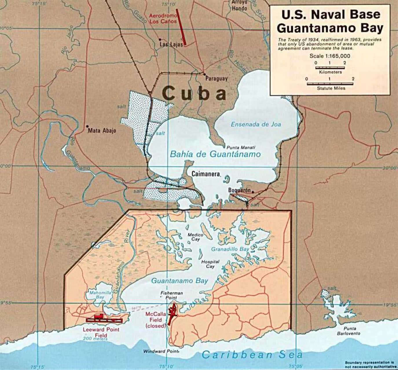 Guantánamo: fotografie di paesaggi, mappe e strutture in un’area che da oltre un secolo rappresenta un nodo cruciale nelle relazioni tra Stati Uniti e Cuba e che oggi ispira ipotesi di rinascita