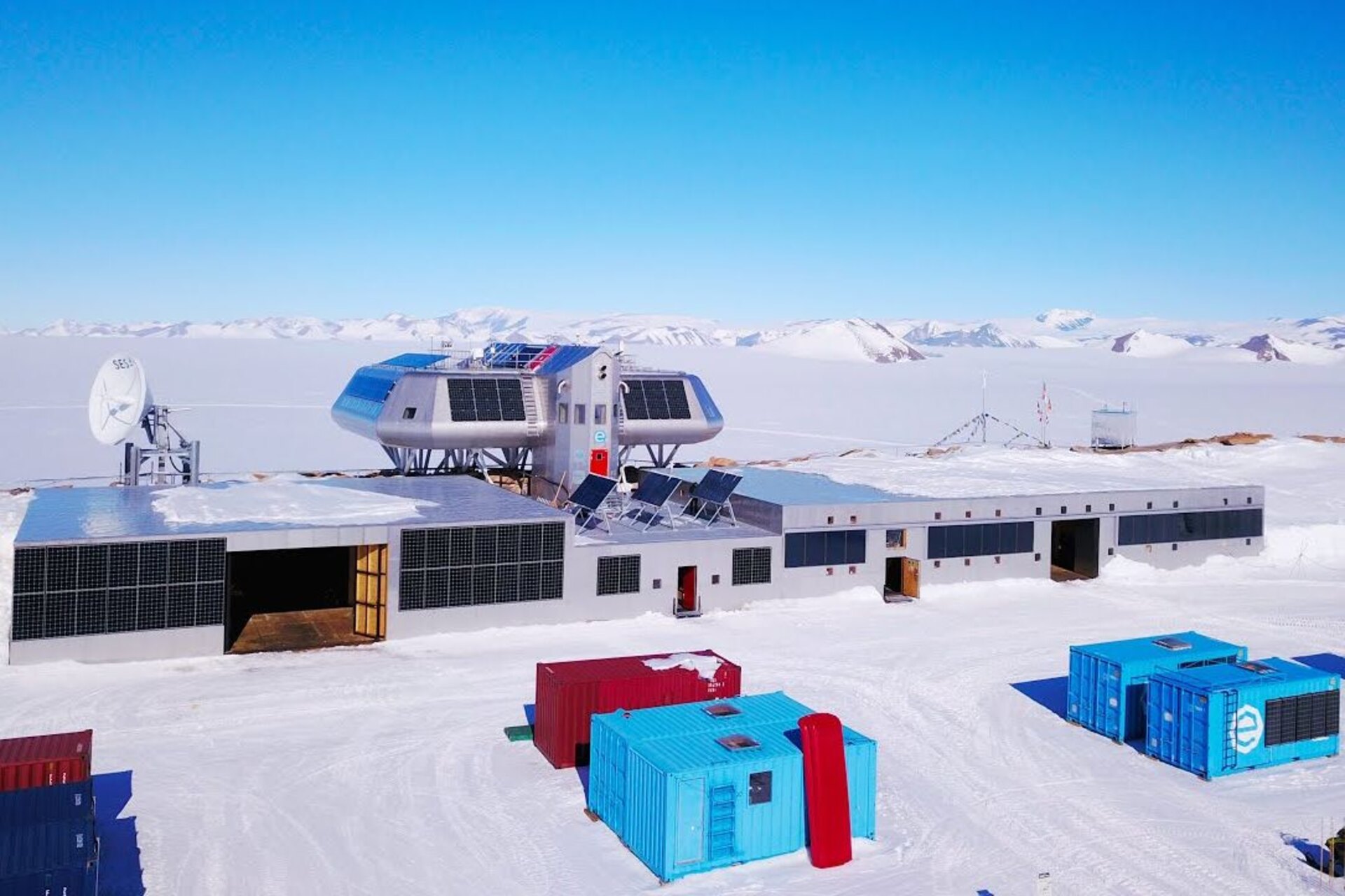 Dottorato di ricerca tra i ghiacci: un’avventura scientifica e umana che unisce la ricerca di dati fondamentali sul clima globale alla sfida della sostenibilità, in una stazione polare progettata per minimizzare l’impatto ambientale