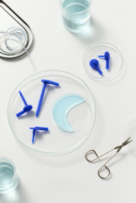 Semiflex rappresenta un nuovo modello di cura per i pazienti con IBD, grazie a cateteri stampati in 3D che permettono terapie domiciliari sicure, riducendo ricoveri e risorse ospedaliere, con benefici concreti per i sistemi sanitari