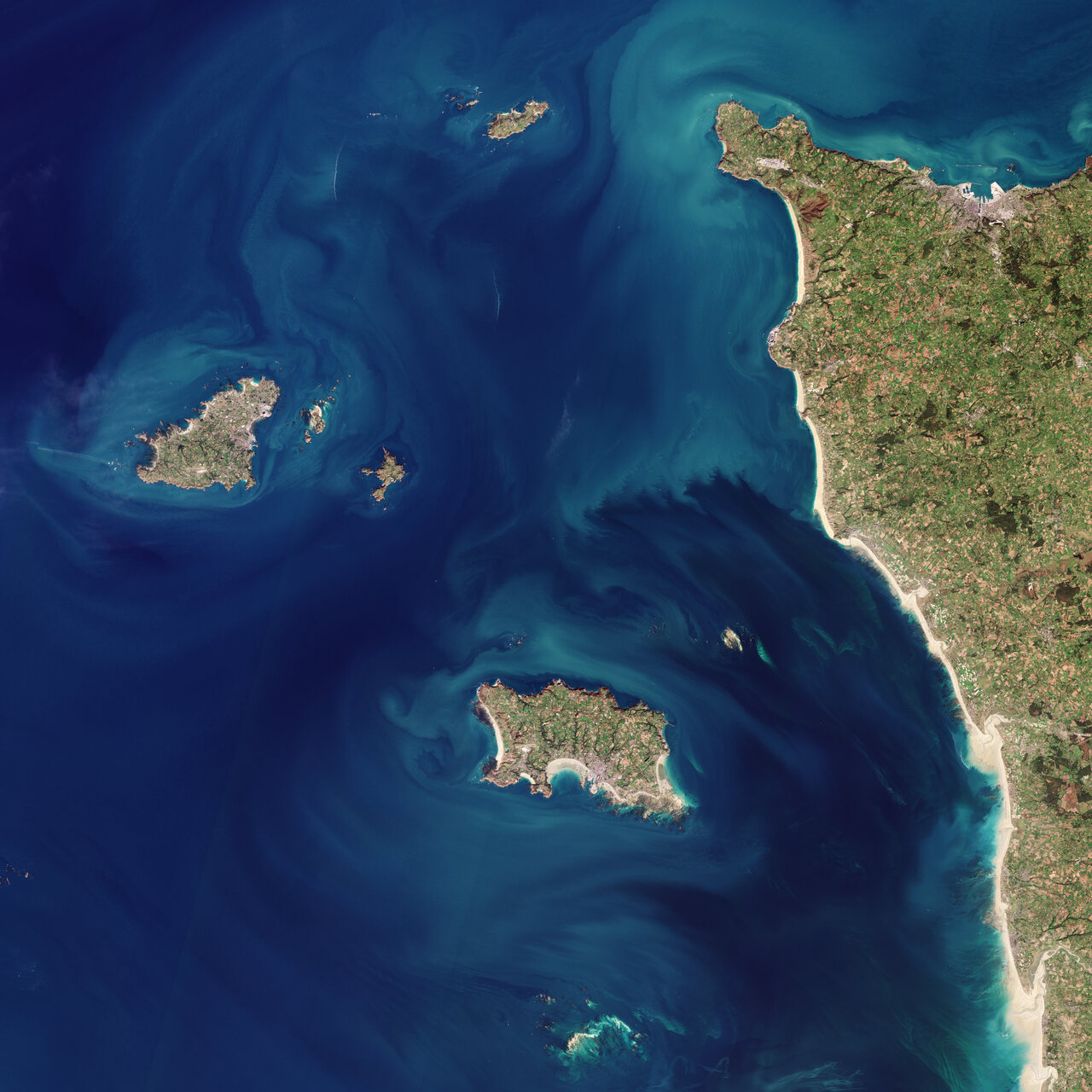Vista generale delle Channel Islands, territorio insulare che combina bellezze naturali, patrimonio culturale e nuove forme di innovazione volte a valorizzare ambiente, comunità e sviluppo economico