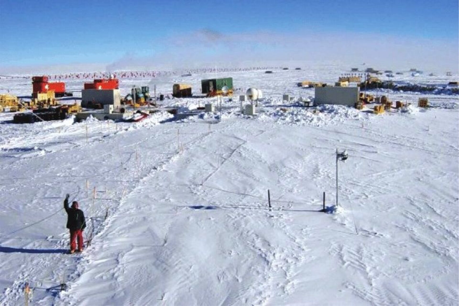 Basi remote in Antartide come Dome Fuji: nelle stazioni scientifiche isolate del continente bianco si testano tecnologie e strategie che preparano a nuove sfide globali e spaziali