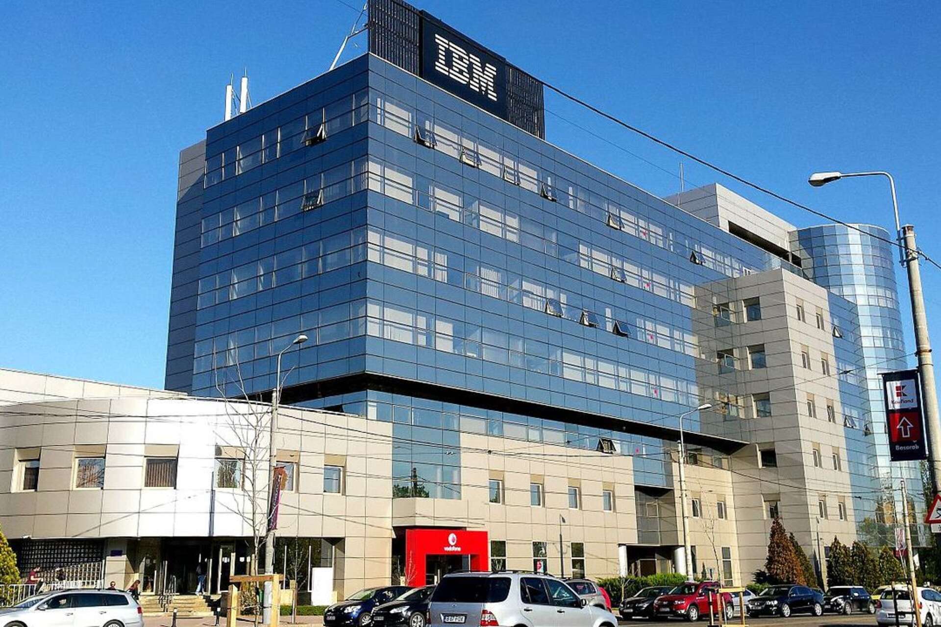 IBM Client Innovation Centre di Bucarest, sede del laboratorio congiunto IBM e Amazon Web Services inaugurato nel 2025, nuovo hub europeo per cloud ibrido e intelligenza artificiale generativa