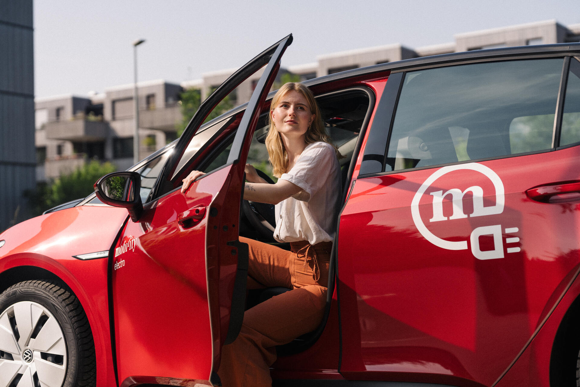 Soluzioni di car sharing elettrico e ricarica intelligente in ambito urbano mostrano come digitalizzazione e cooperazione possano trasformare il trasporto in chiave sostenibile