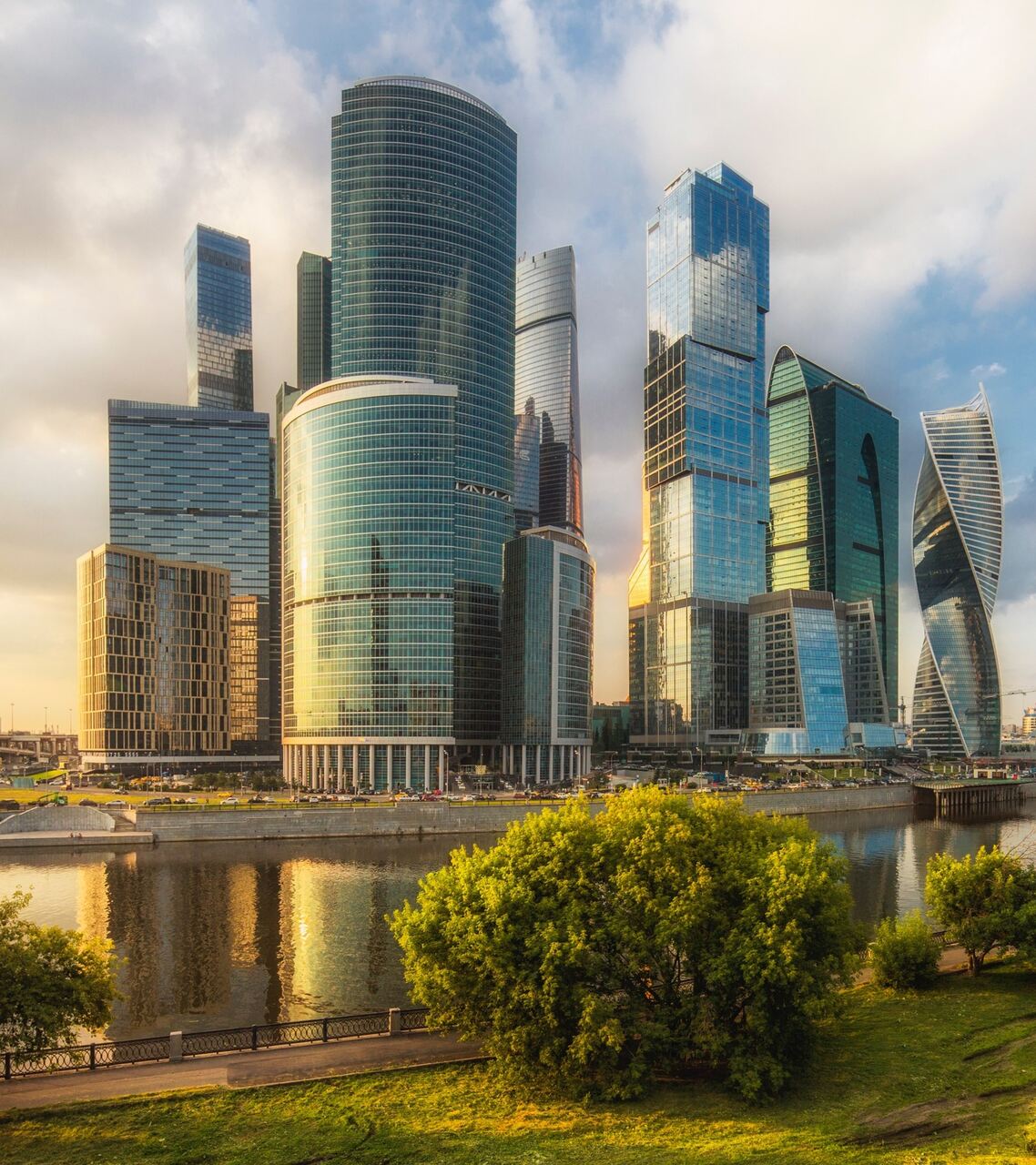 Il Regno di Kush a Bir Tawil si propone come smart city africana, fondata su energia solare, moneta digitale e governance innovativa, per trasformare una terra di confine in motore di sviluppo
