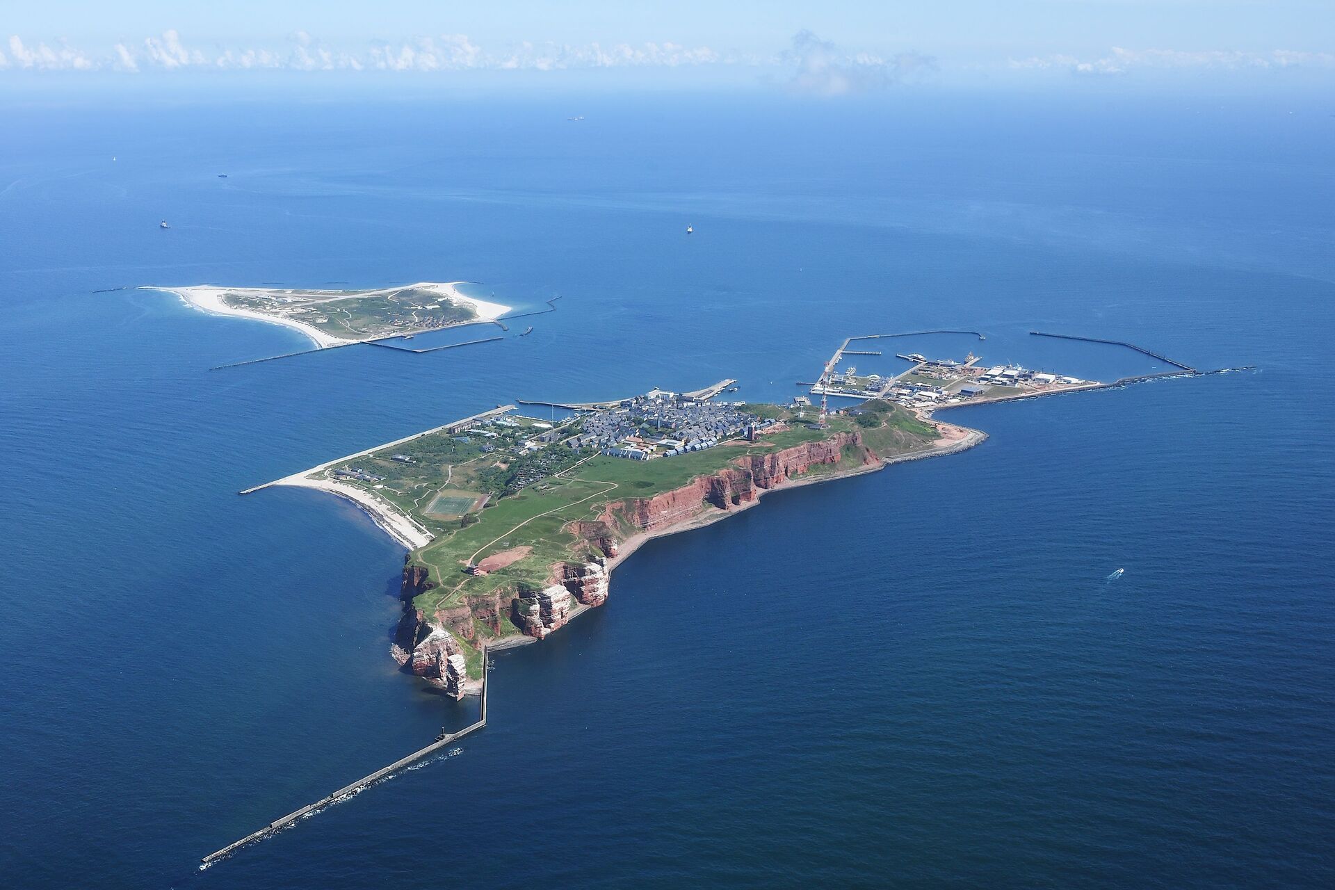 Helgoland: l’arcipelago tedesco che unisce natura e scienza, legato alla nascita della meccanica quantistica grazie a Werner Heisenberg e diventato nel 2025 centro mondiale di celebrazioni per i cento anni della fisica quantistica