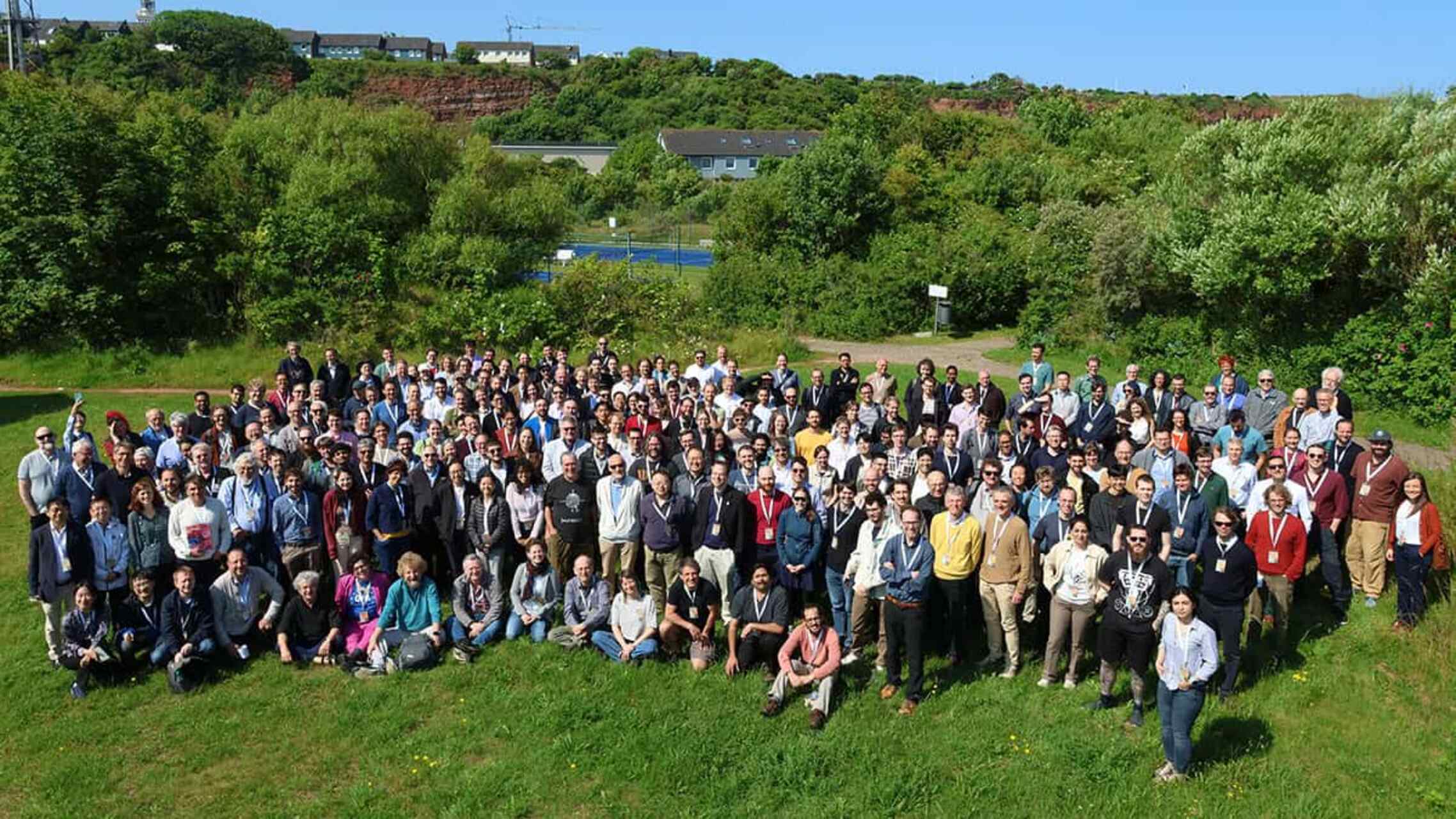 Helgoland: l’arcipelago tedesco che unisce natura e scienza, legato alla nascita della meccanica quantistica grazie a Werner Heisenberg e diventato nel 2025 centro mondiale di celebrazioni per i cento anni della fisica quantistica