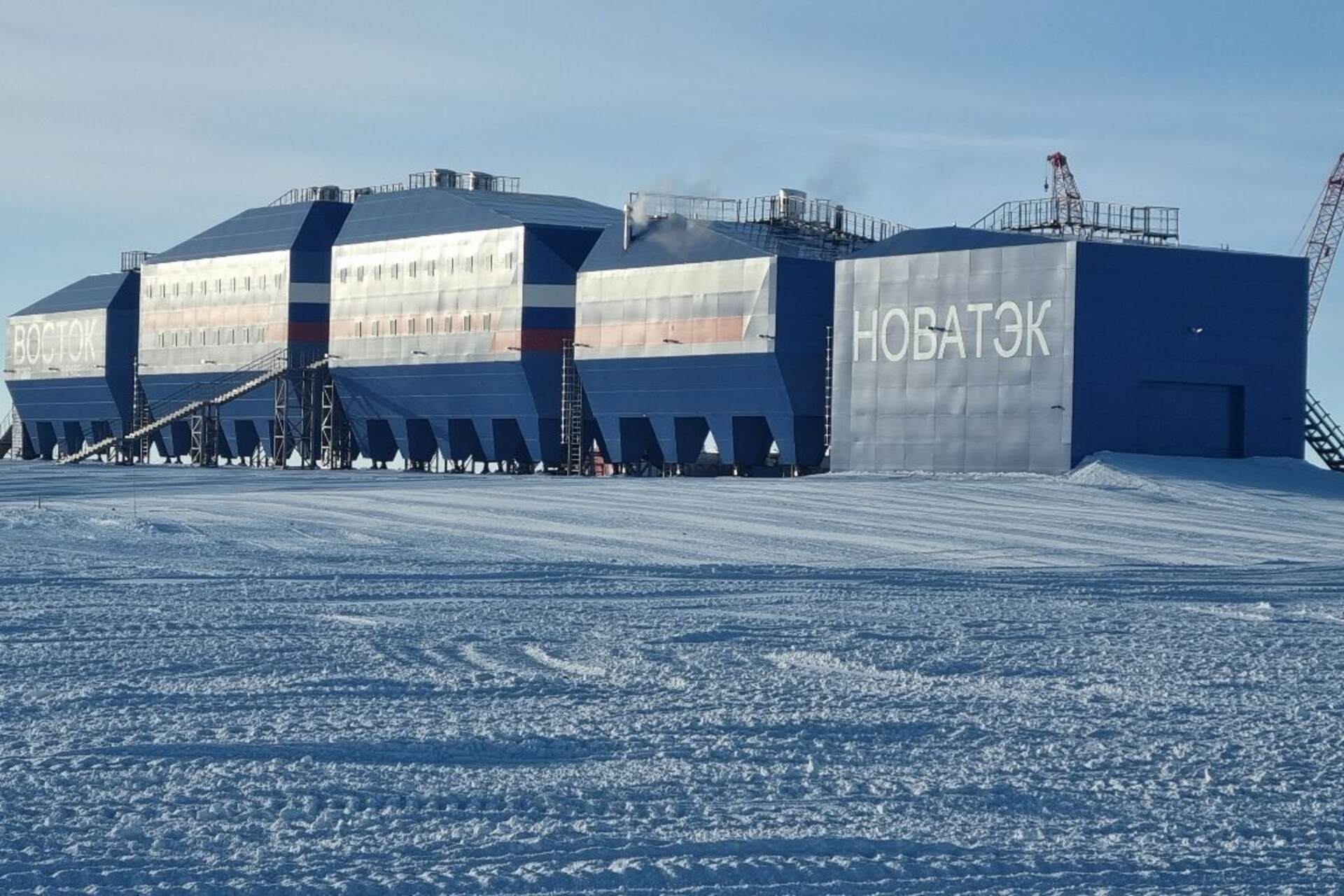 Basi remote in Antartide come Vostok: nelle stazioni scientifiche isolate del continente bianco si testano tecnologie e strategie che preparano a nuove sfide globali e spaziali