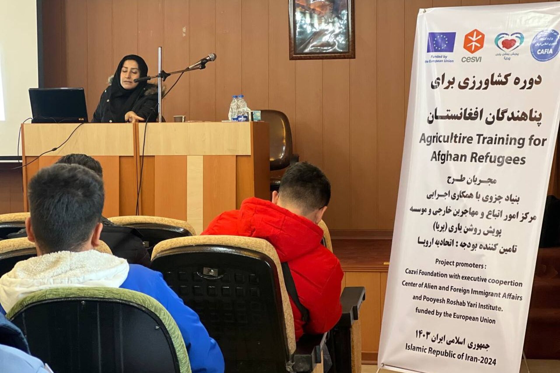 Rifugiati e resilienza climatica: agricoltori afghani e iraniani collaborano in progetti di agricoltura sostenibile per affrontare la scarsità d’acqua e gli effetti del cambiamento climatico, costruendo nuove opportunità di lavoro e inclusione sociale
