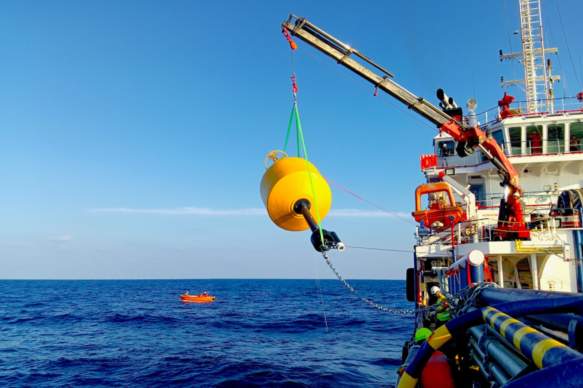 Sistema di monitoraggio tsunami dell’INGV con boe e sensori acustici nel Mar Ionio per la prevenzione dei maremoti e la protezione delle coste italiane