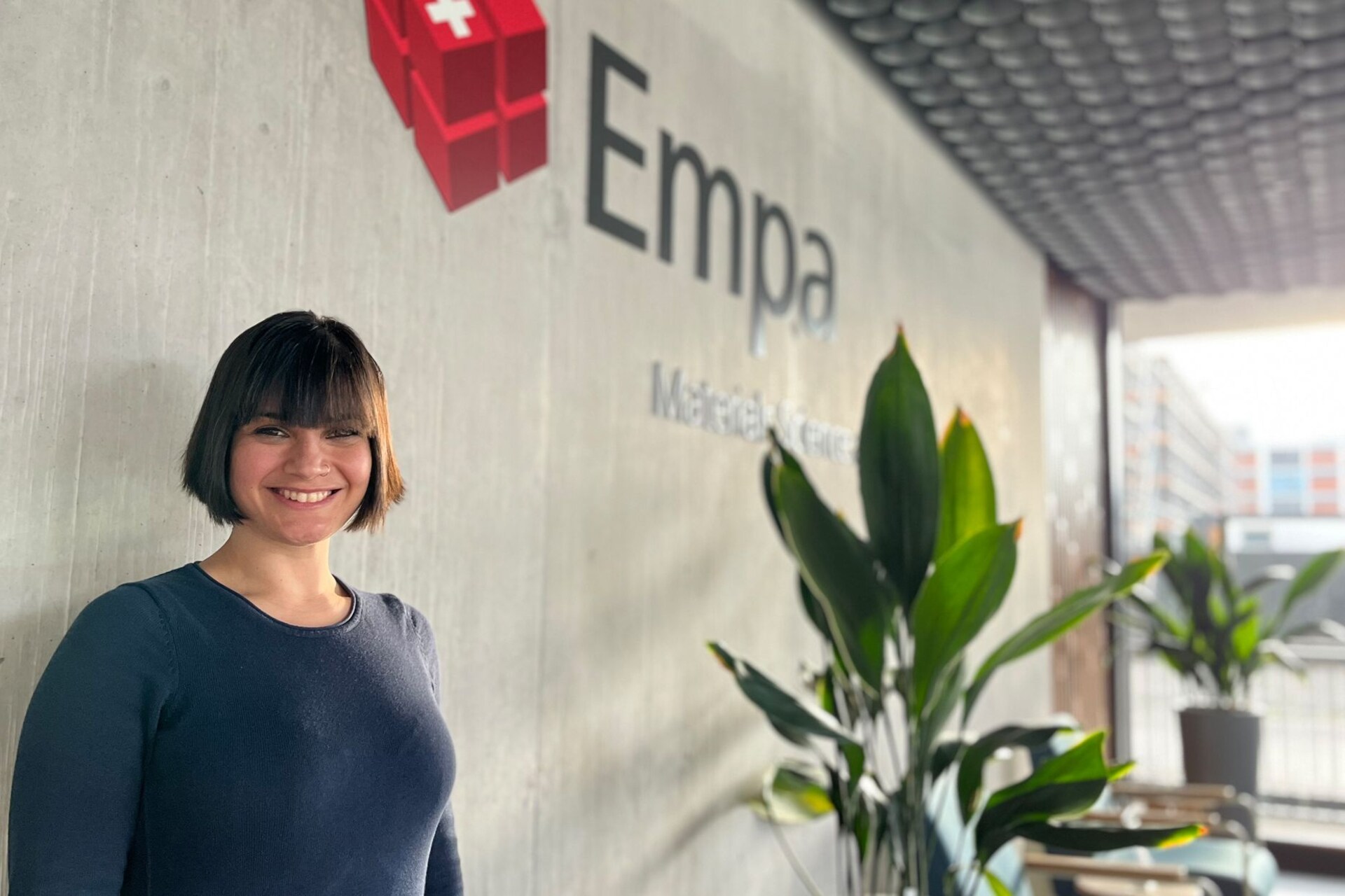 Donna Scienziata Leader: protagonista della trasformazione culturale nei centri di ricerca, unisce rigore scientifico e capacità di guida, promuovendo diversità, equità e innovazione responsabile