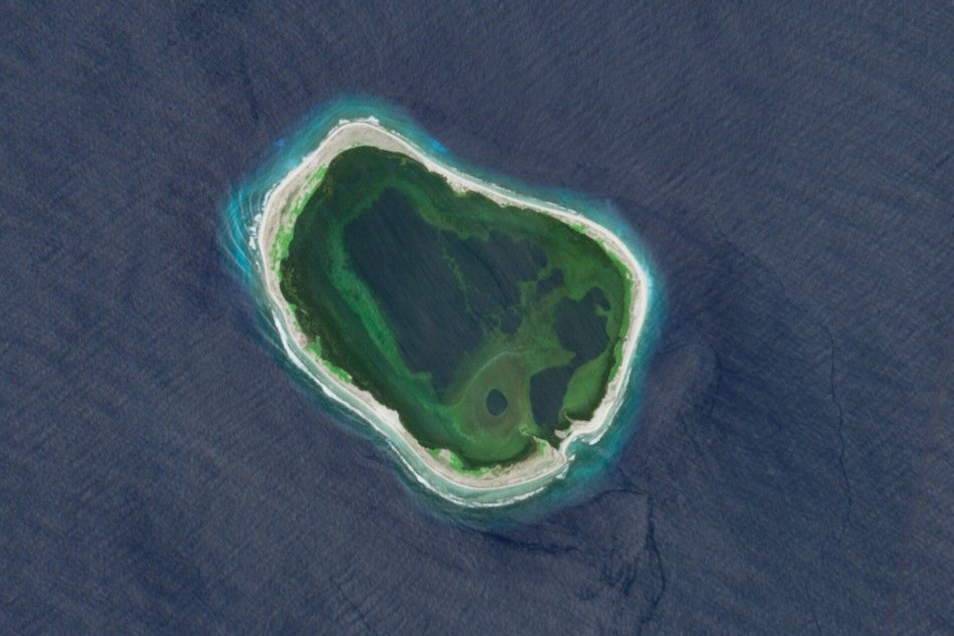 Clipperton: isola corallina disabitata circondata da un’ampia zona economica esclusiva, al centro di programmi di ricerca su biodiversità, cambiamento climatico e governance oceanica
