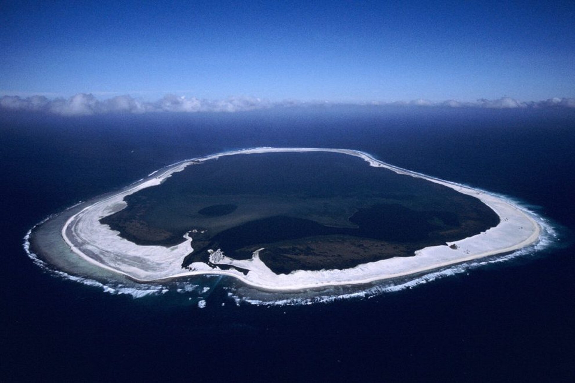 Clipperton: isola corallina disabitata circondata da un’ampia zona economica esclusiva, al centro di programmi di ricerca su biodiversità, cambiamento climatico e governance oceanica