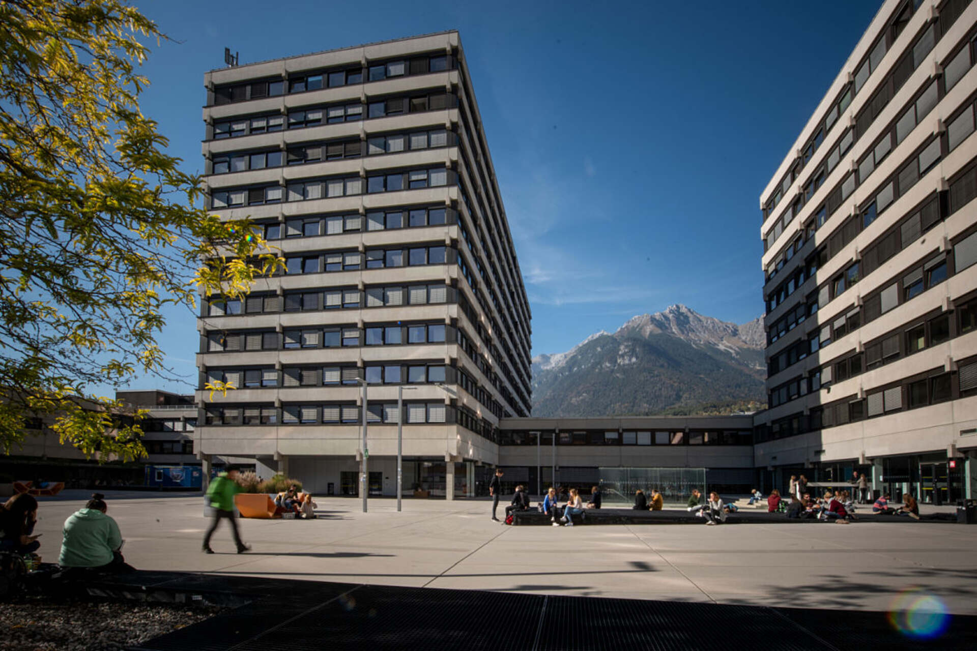 Classe ibrida del futuro: modello europeo di didattica digitale integrata che unisce tecnologia, pedagogia e sostenibilità per creare un ecosistema di apprendimento aperto e partecipativo
