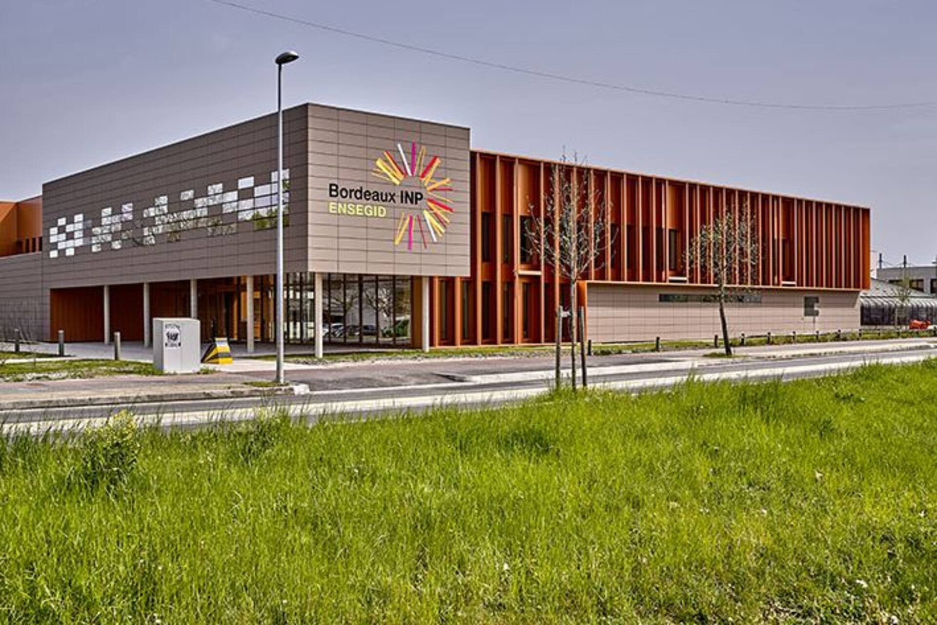 Bordeaux INP: campus universitario e centro di innovazione in Francia, punto di riferimento europeo per le scienze applicate, la robotica, la chimica e le tecnologie digitali emergenti