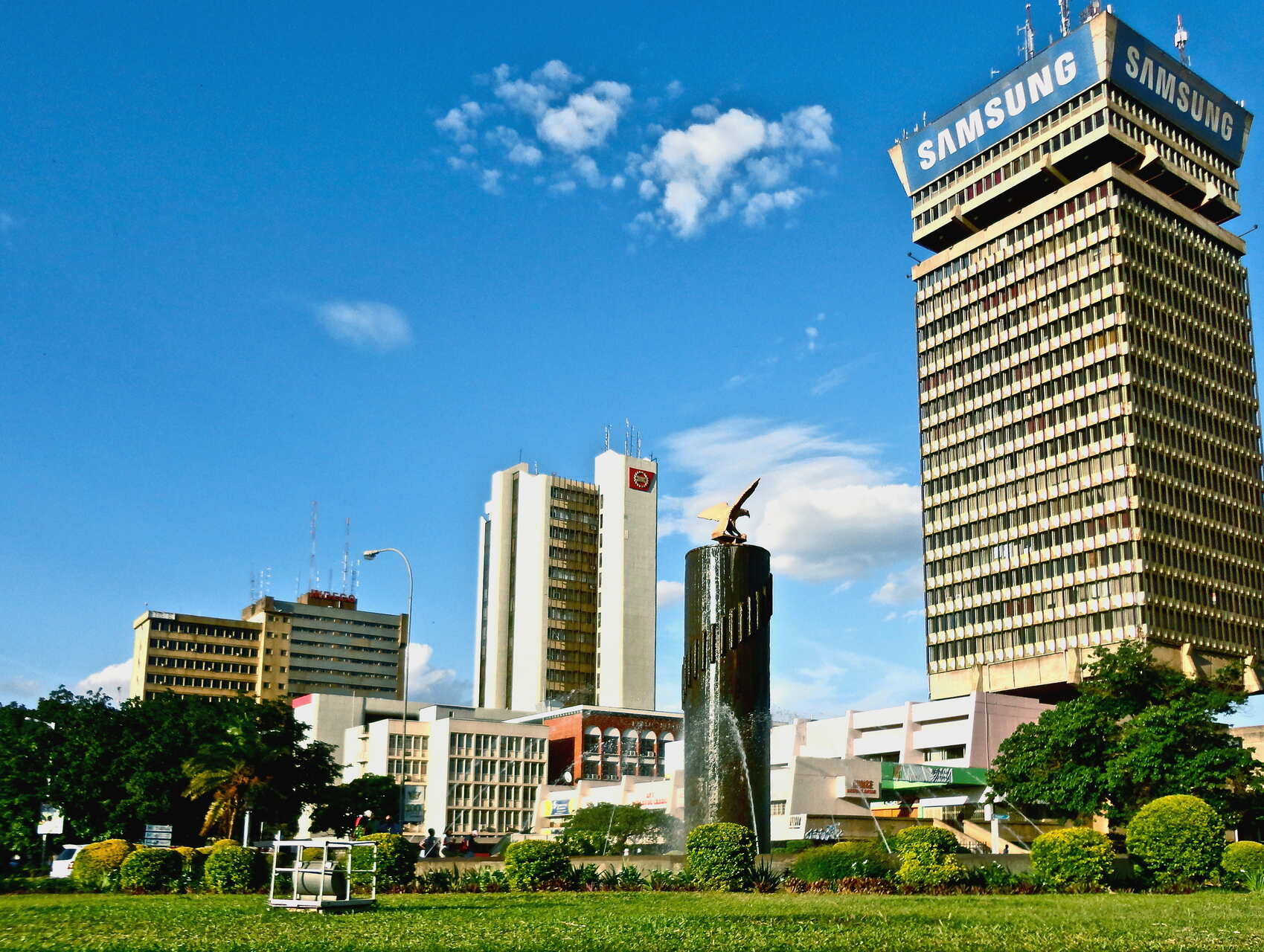 Lusaka: cuore pulsante dell’Africa meridionale, protagonista di progetti di resilienza urbana e adattamento climatico che uniscono tecnologia, natura e coinvolgimento delle comunità locali