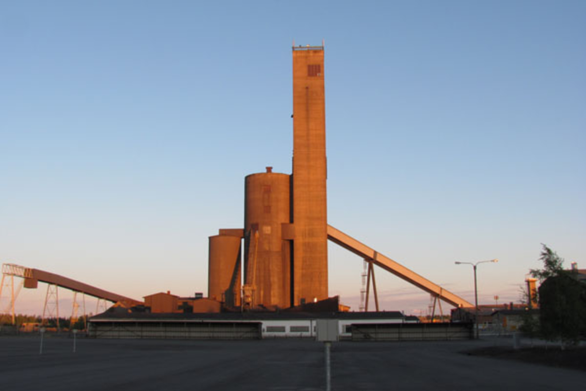 Rethinking Mining: innovazione, sostenibilità e partecipazione ridefiniscono il futuro dell’estrazione mineraria in Europa, tra tecnologie verdi, ricerca territoriale e fiducia sociale.