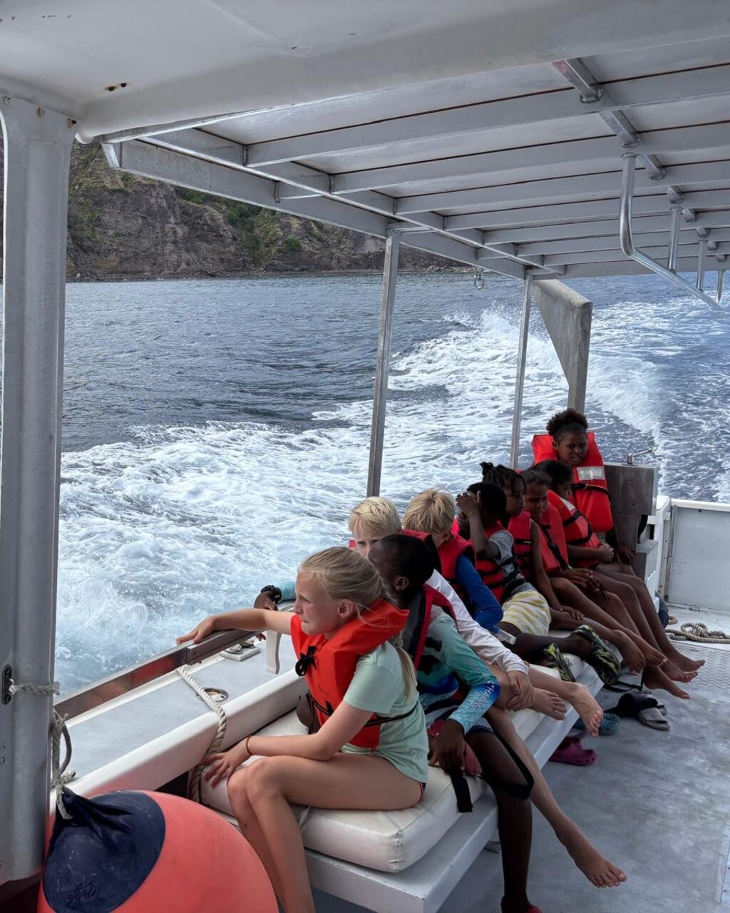 Nel cuore dei Caraibi, Saba unisce natura e innovazione: l’isola olandese di 13 km quadri punta su energia pulita, tutela del mare e coinvolgimento della comunità come modello globale di sostenibilità