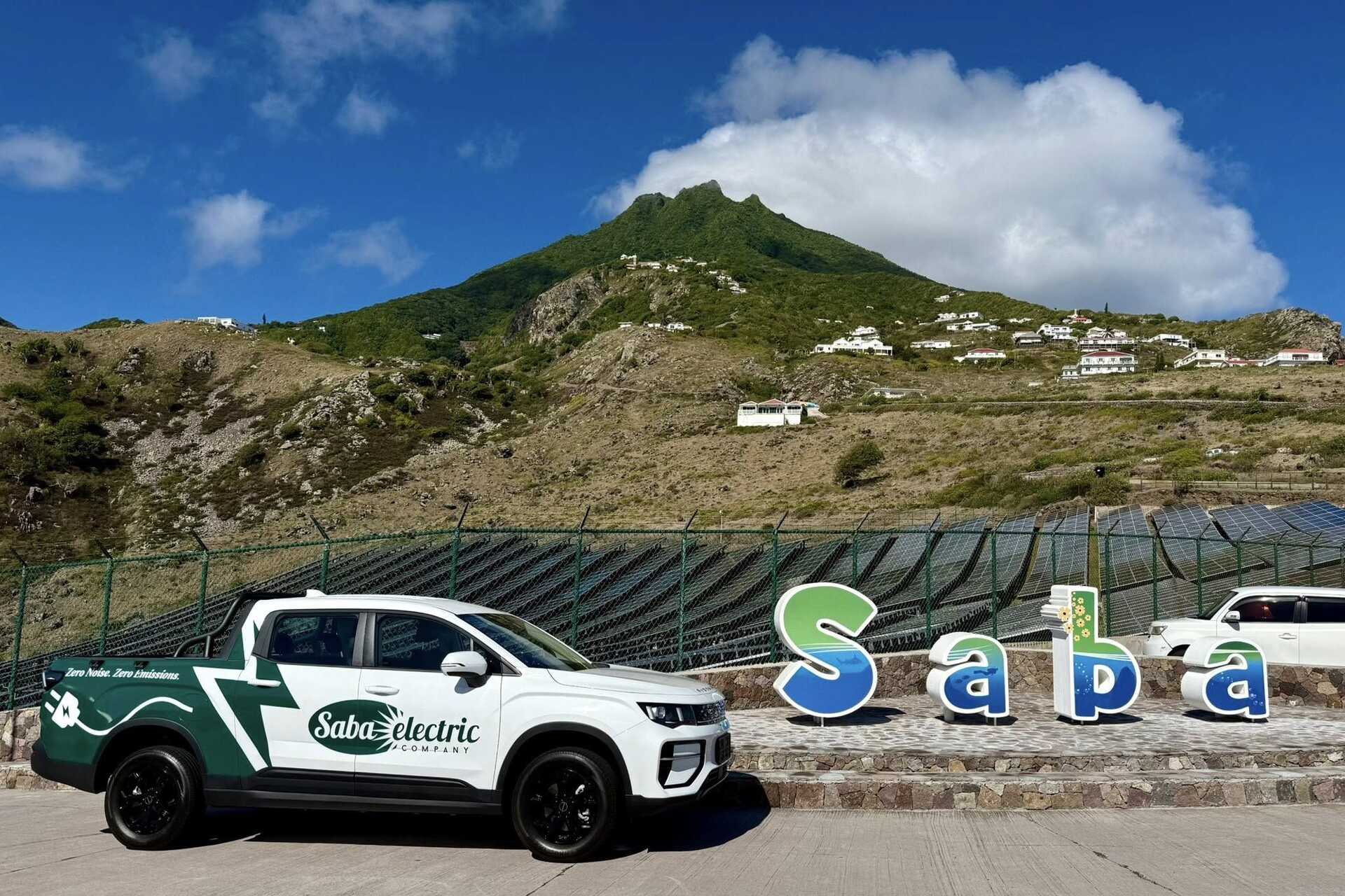 Nel cuore dei Caraibi, Saba unisce natura e innovazione: l’isola olandese di 13 km quadri punta su energia pulita, tutela del mare e coinvolgimento della comunità come modello globale di sostenibilità
