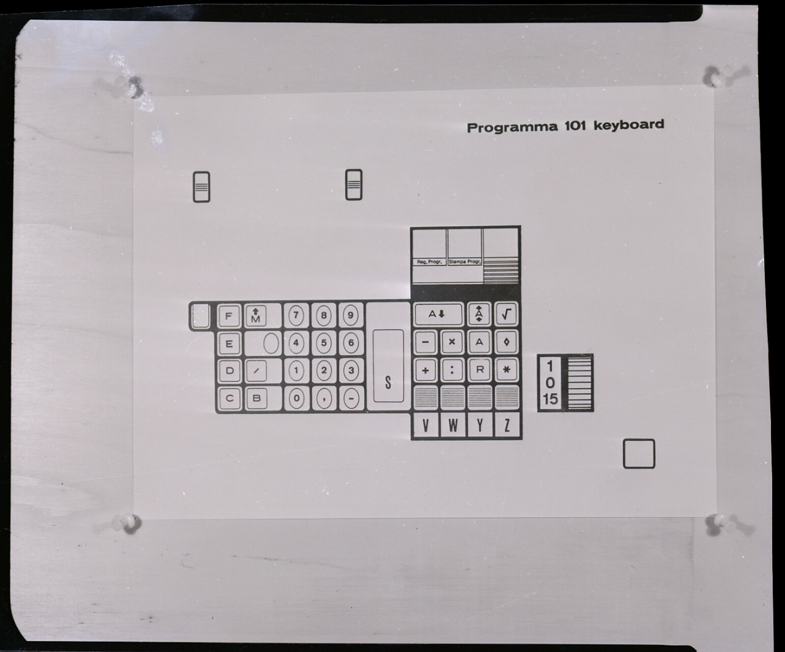 Olivetti P101: capolavoro tecnologico della Olivetti, primo personal computer della storia, progettato con visione umanistica per rendere la tecnologia accessibile a tutti