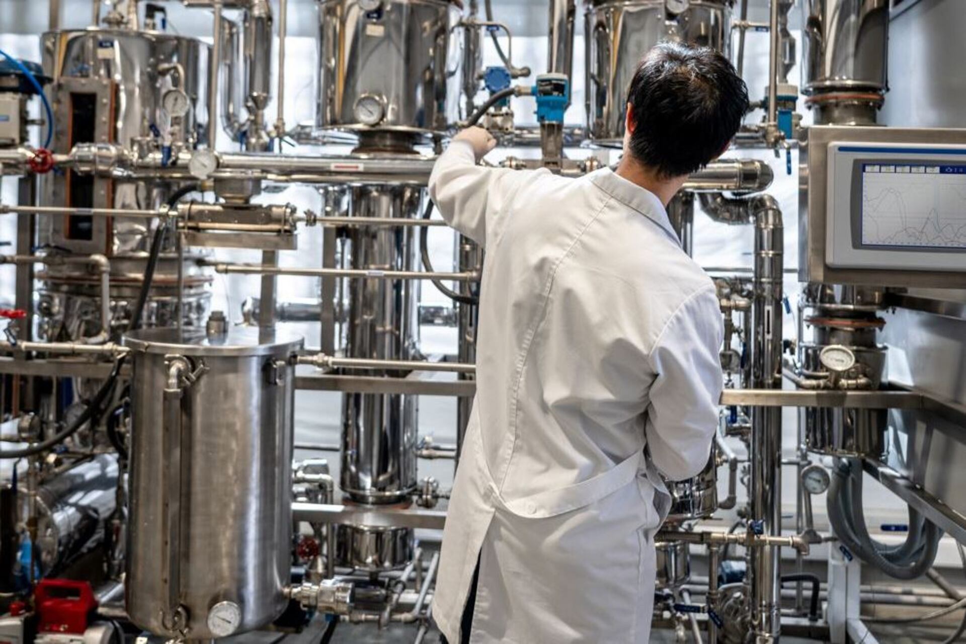 Ampere e Stratus: partnership internazionale per sviluppare batterie senza cobalto ad alta densità energetica, riducendo costi, impatto ambientale e complessità nella filiera della mobilità elettrica
