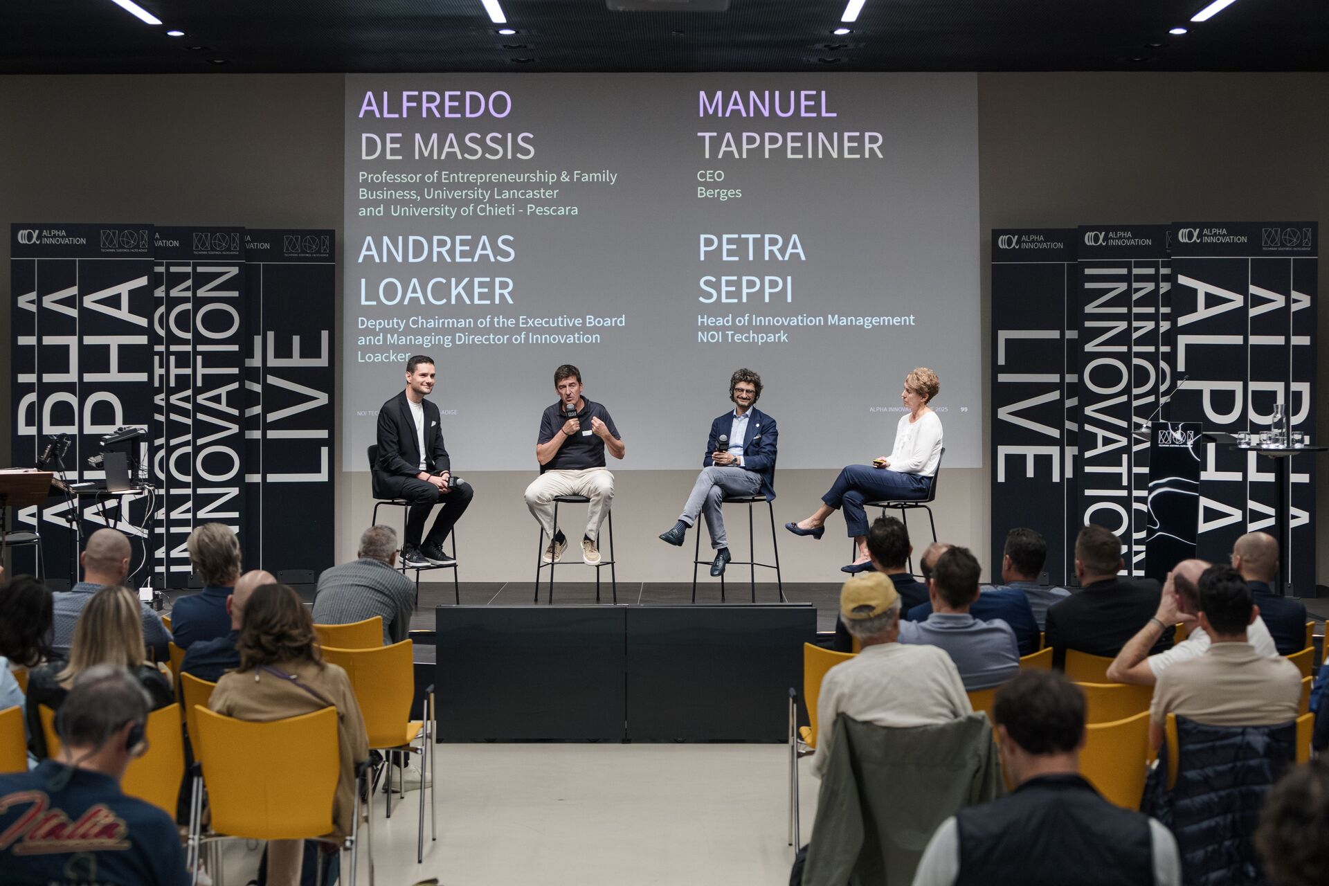 Manuel Tappeiner, Petra Seppi, Andreas Loacker e Alfredo De Massis al NOI Techpark di Bolzano discutono di passaggi generazionali, modelli di business e cultura dell’innovazione radicale in Alto Adige