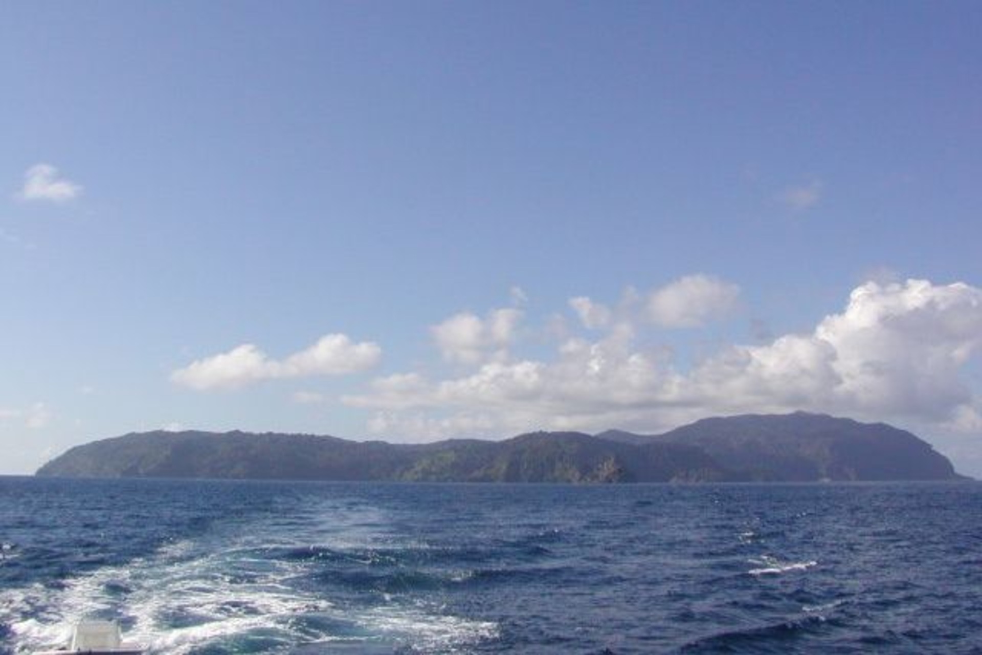 Cocos Island: ecosistema marino protetto nel Pacifico orientale, patrimonio UNESCO e laboratorio naturale per biodiversità, conservazione ambientale, ricerca scientifica e innovazione digitale applicata alla gestione sostenibile delle aree oceaniche