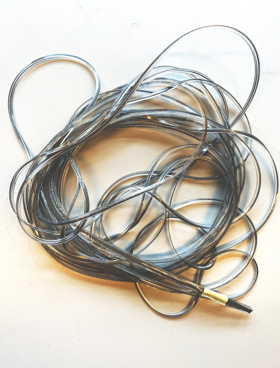 Fibra elettronica estensibile: evoluzione dei materiali intelligenti per elettronica flessibile, sensori tessili e sistemi digitali integrati destinati a migliorare comfort, monitoraggio e interazione tra corpo e tecnologia