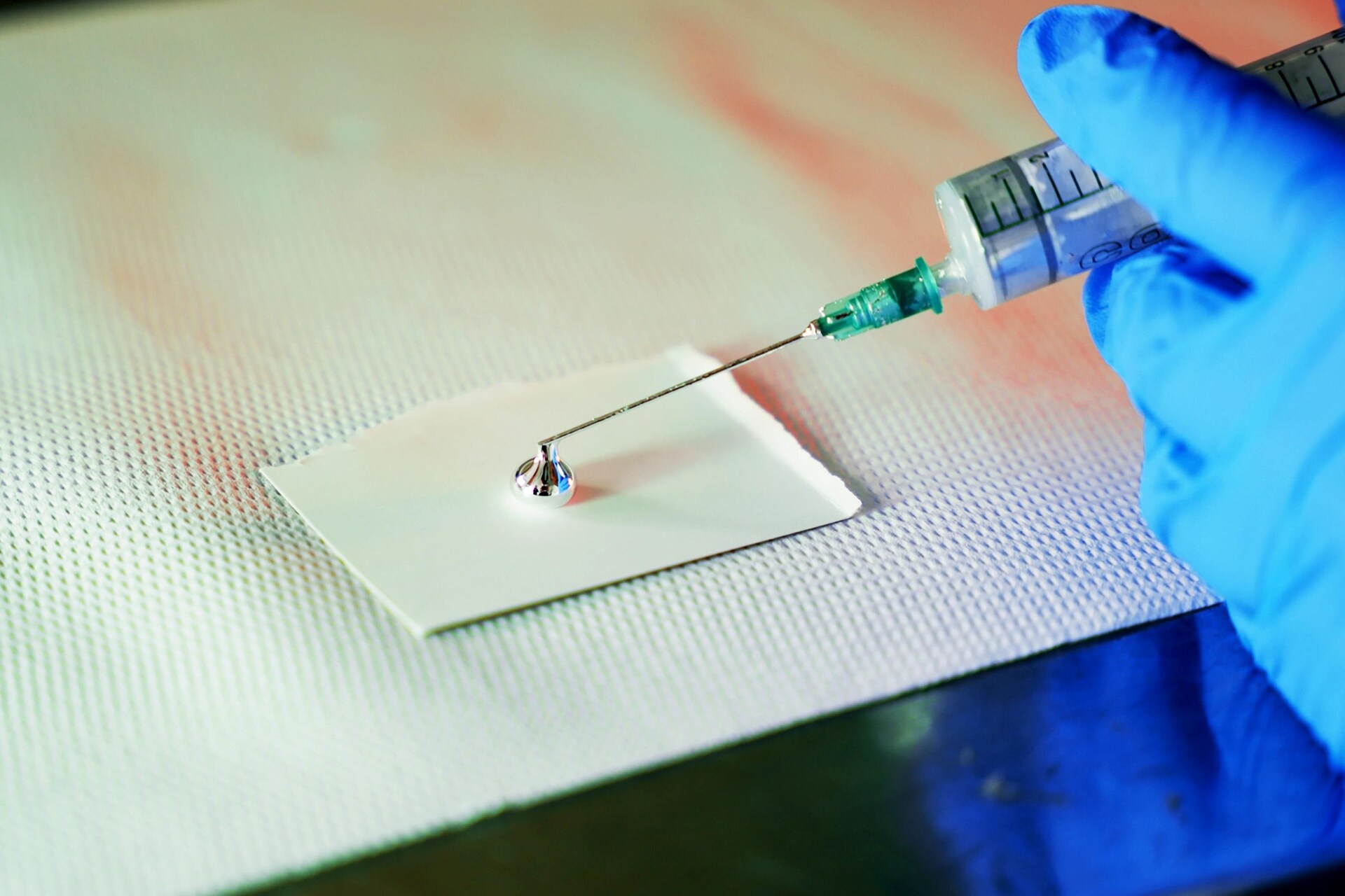 Fibra elettronica estensibile: tecnologia per smart textiles e dispositivi indossabili basati su materiali sensoriali evoluti, integrazione nei tessuti e applicazioni innovative nei settori medicale, sportivo e ricerca scientifica