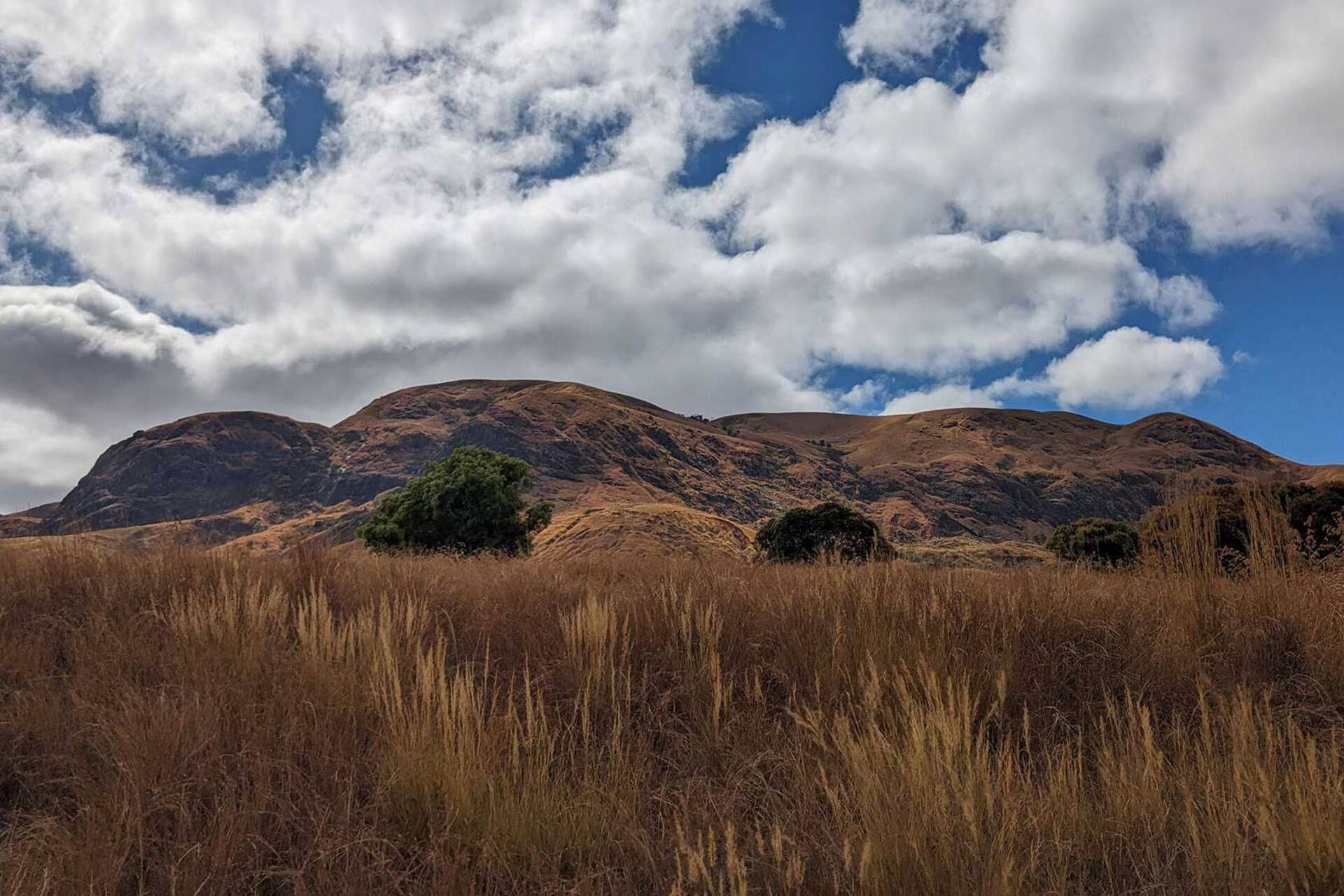 Madagascar: studio sul tempo profondo e sulle trasformazioni della crosta che spiegano variazioni di paesaggio, migrazione degli spartiacque e sviluppo di habitat differenziati in un contesto insulare