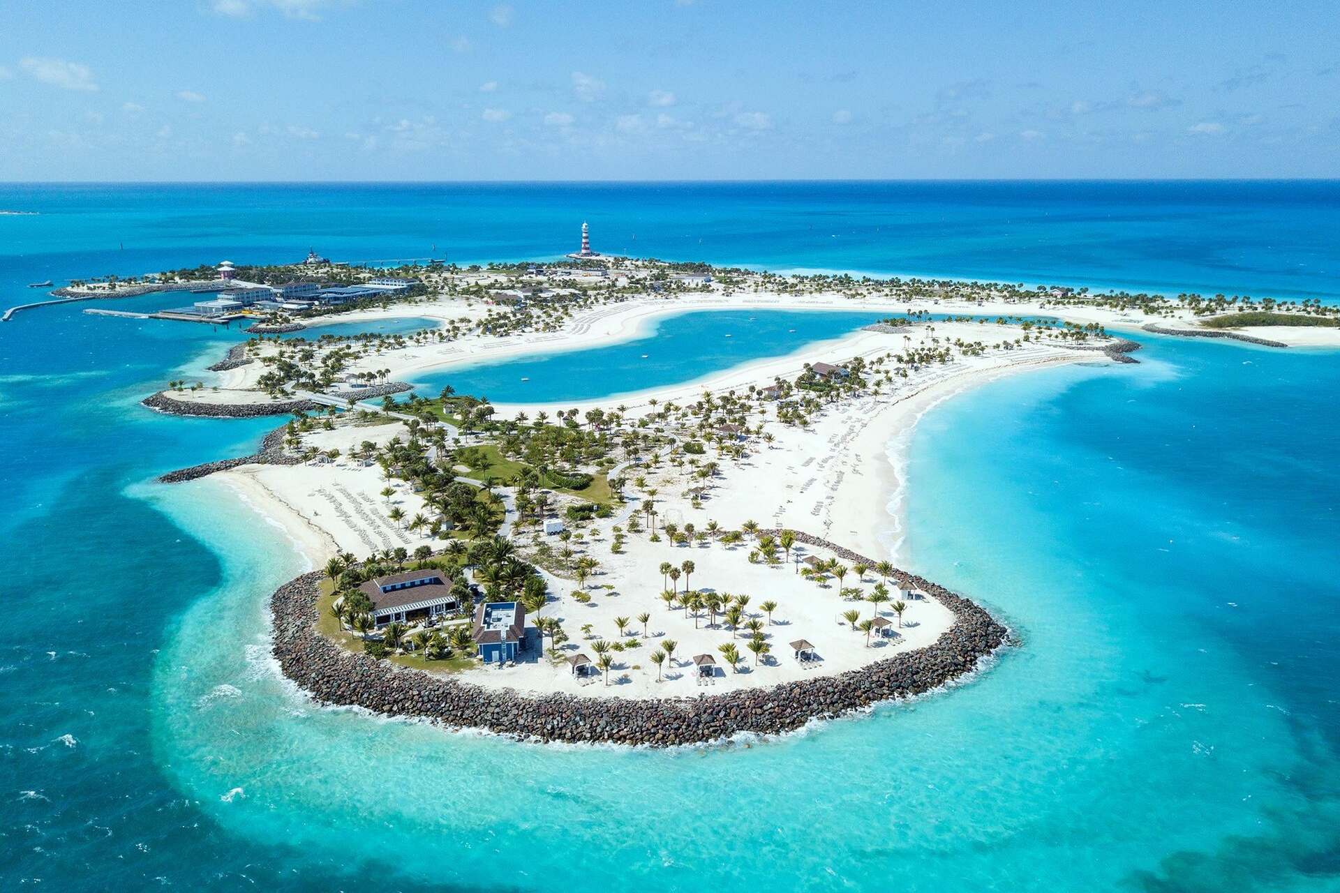 Ocean Cay: isola rigenerata alle Bahamas dove turismo responsabile, tutela marina e ricerca scientifica si intrecciano in un modello di conservazione ambientale e valorizzazione sostenibile degli ecosistemi