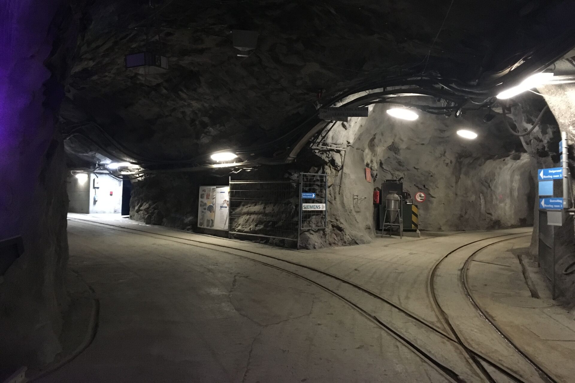 Strutture e veicoli tecnici nella galleria Hagerbach, centro sperimentale europeo per tecnologie sotterranee, sicurezza, energia e materiali ad alte prestazioni