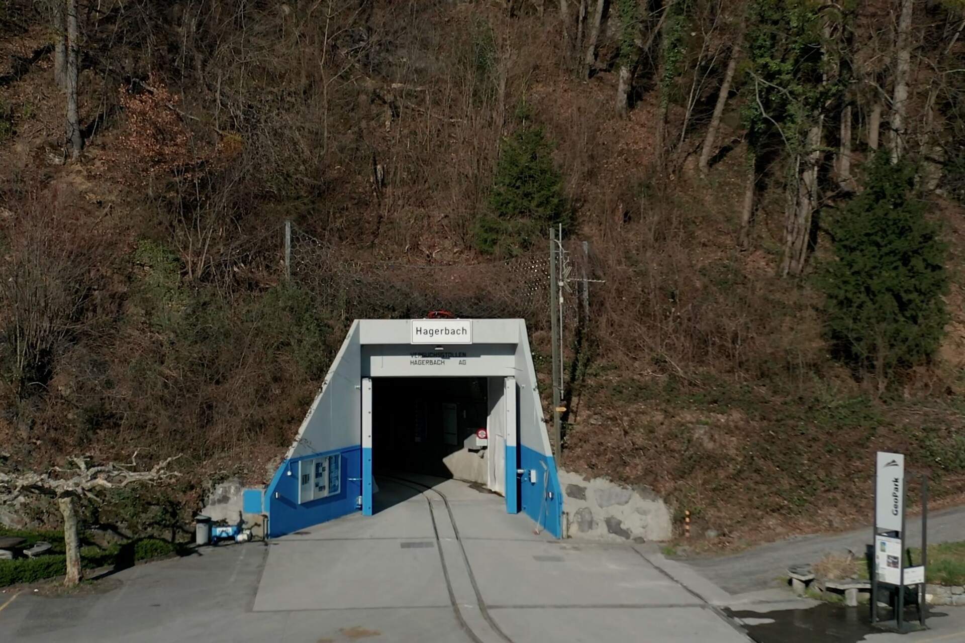 Area di lavoro nel tunnel Hagerbach, luogo simbolo dell’innovazione svizzera dove industria, università e startup collaborano a progetti su sostenibilità e ingegneria