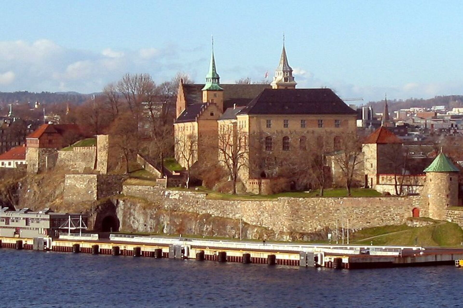 Oslo: rappresentazione generale di sviluppo urbano, rigenerazione degli spazi e crescita di soluzioni digitali e ambientali che descrivono la continua evoluzione della città nel contesto moderno europeo