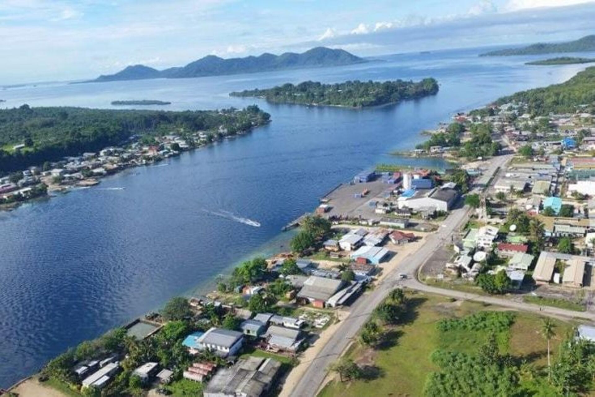 Bougainville: contesto insulare del Pacifico caratterizzato da agricoltura, pesca e patrimonio culturale, con sfide infrastrutturali e opportunità legate a sostenibilità ambientale, innovazione e futuro politico