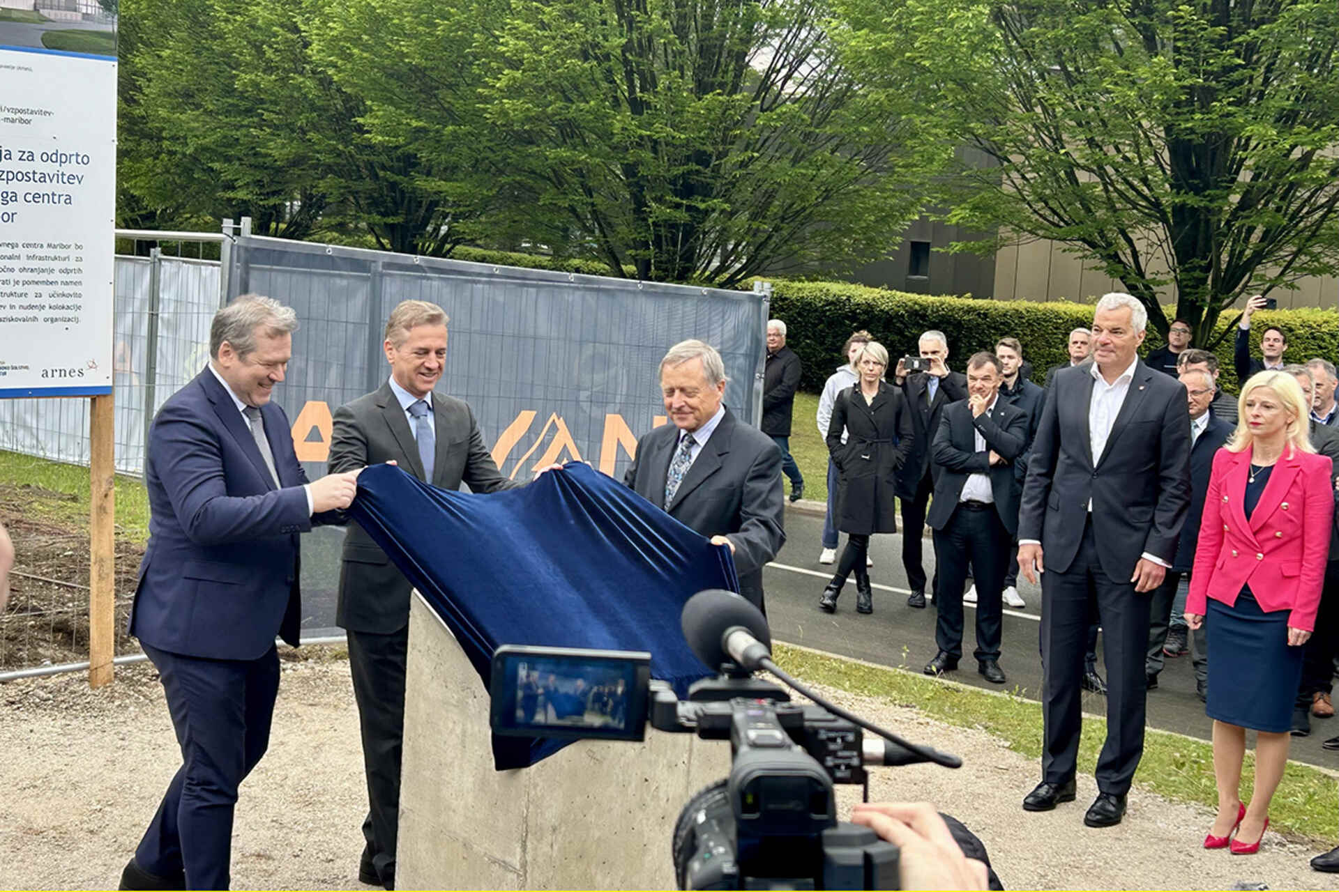 ARNES: rappresentazione del percorso di trasformazione tecnologica che include nuovi data centre, uso efficiente dell’energia e integrazione con reti europee per sostenere ricerca, AI e servizi accademici