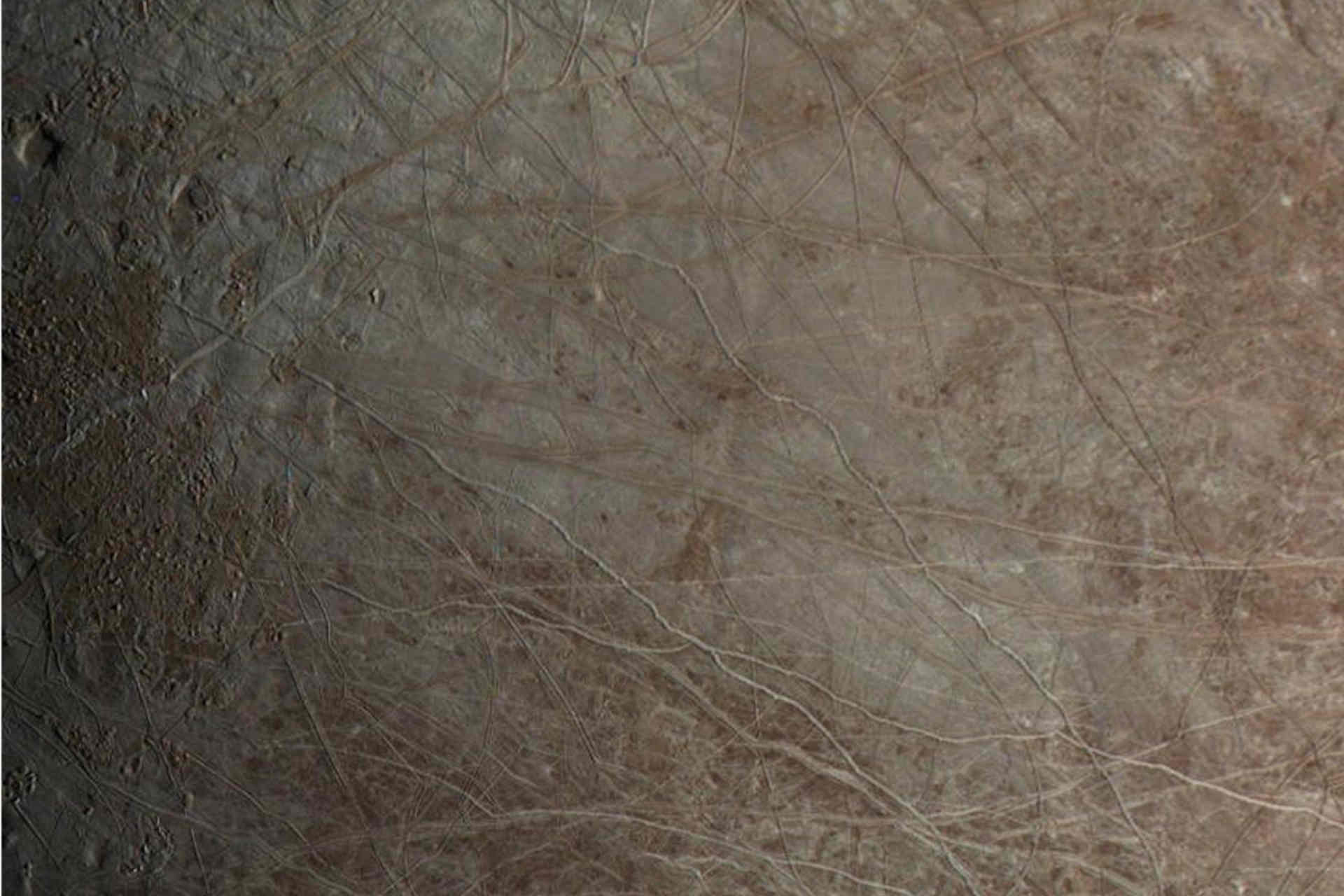 La ricerca di vita extraterrestre su Europa si complica