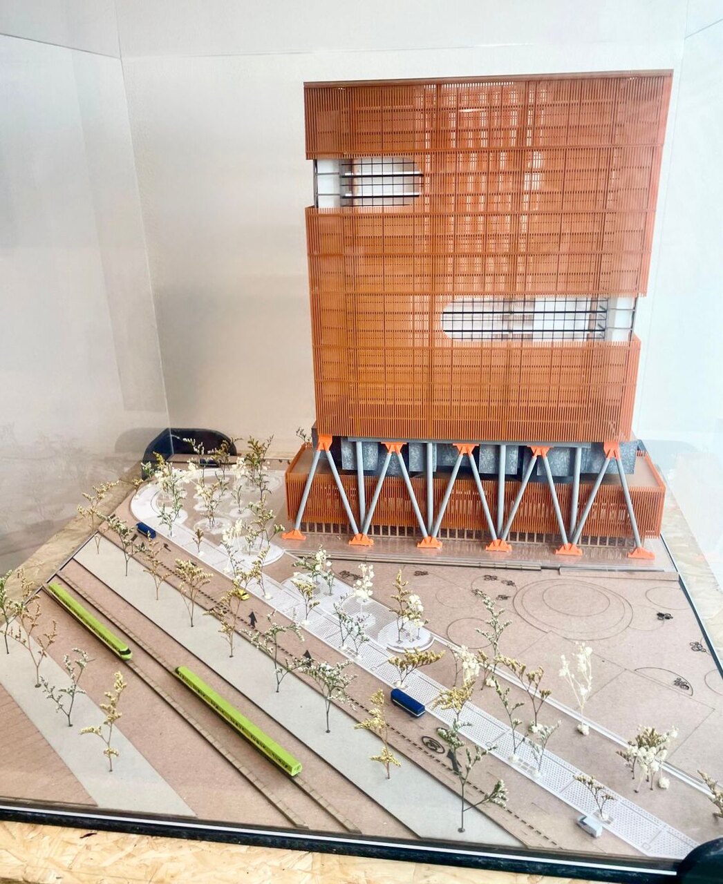Bogotà: polo pubblico-privato per ricerca, startup e trasferimento tecnologico sostiene crescita economica, rigenerazione urbana e collaborazione tra istituzioni, università e mondo produttivo in un contesto metropolitano