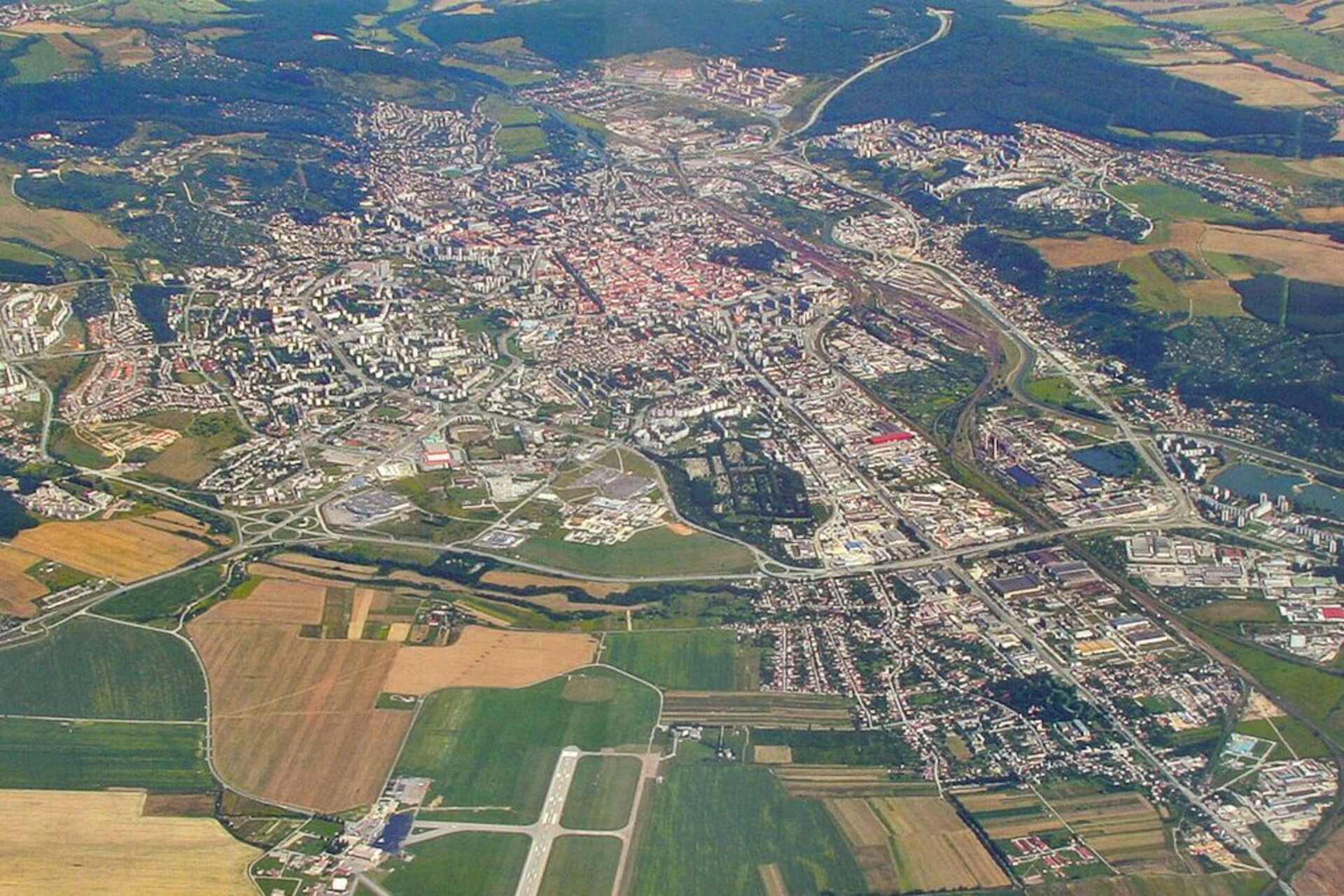 Košice: panorama urbano e universitario di una città dell’Europa centrale che sta emergendo come polo di innovazione digitale, tra ricerca tecnologica, formazione avanzata, sanità connessa e cooperazione pubblico-privata