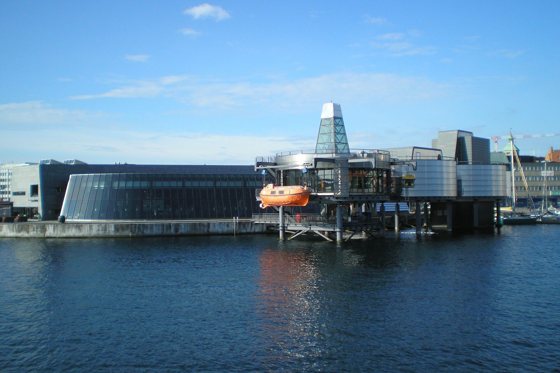 Stavanger: territorio norvegese che riconverte il proprio passato energetico in nuove filiere verdi, con investimenti in innovazione, formazione tecnica e sviluppo urbano