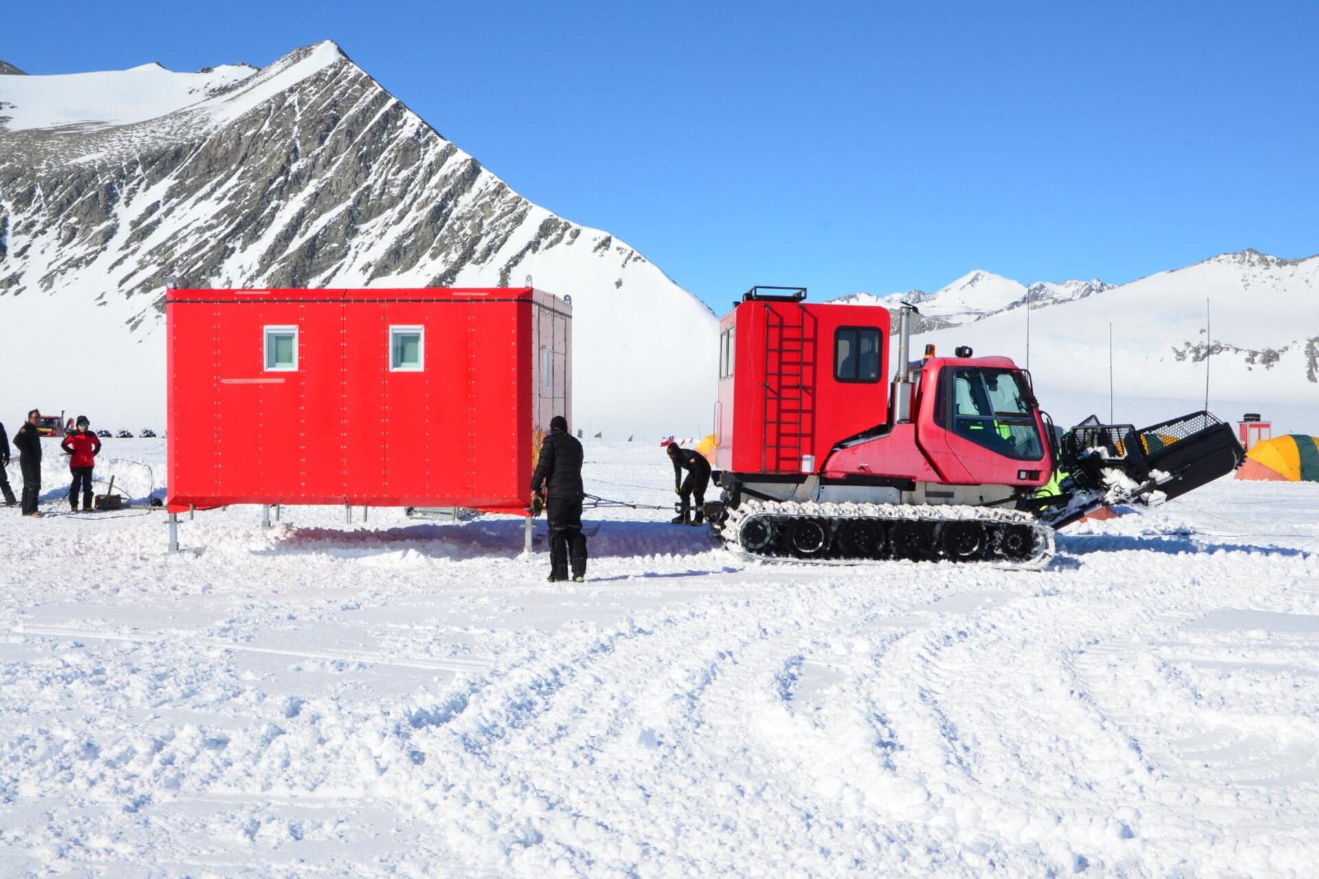 Glaciar Unión: stazione polare cilena operativa nei mesi estivi, dedicata allo studio della criosfera, al supporto delle spedizioni scientifiche e alla raccolta di dati climatici in Antartide occidentale