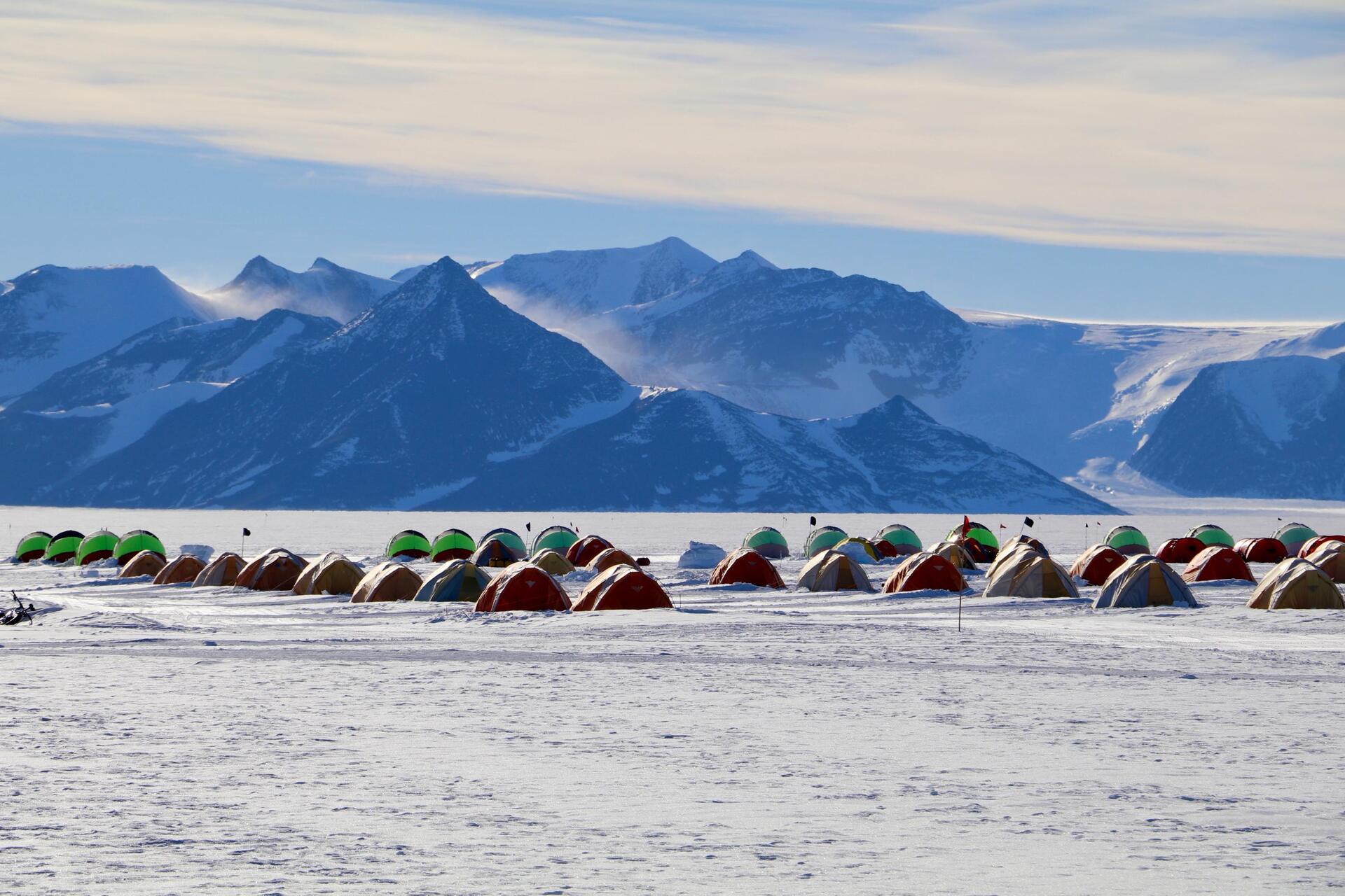 Glaciar Unión: base scientifica estiva del Cile in Antartide occidentale, punto avanzato per la ricerca polare, la logistica in ambienti estremi e lo studio dei cambiamenti climatici nelle regioni interne del continente